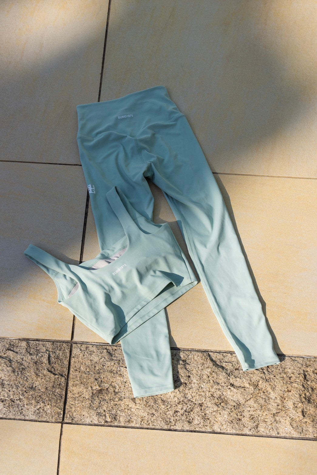 AIR DRY HIGH UP CROP TOP