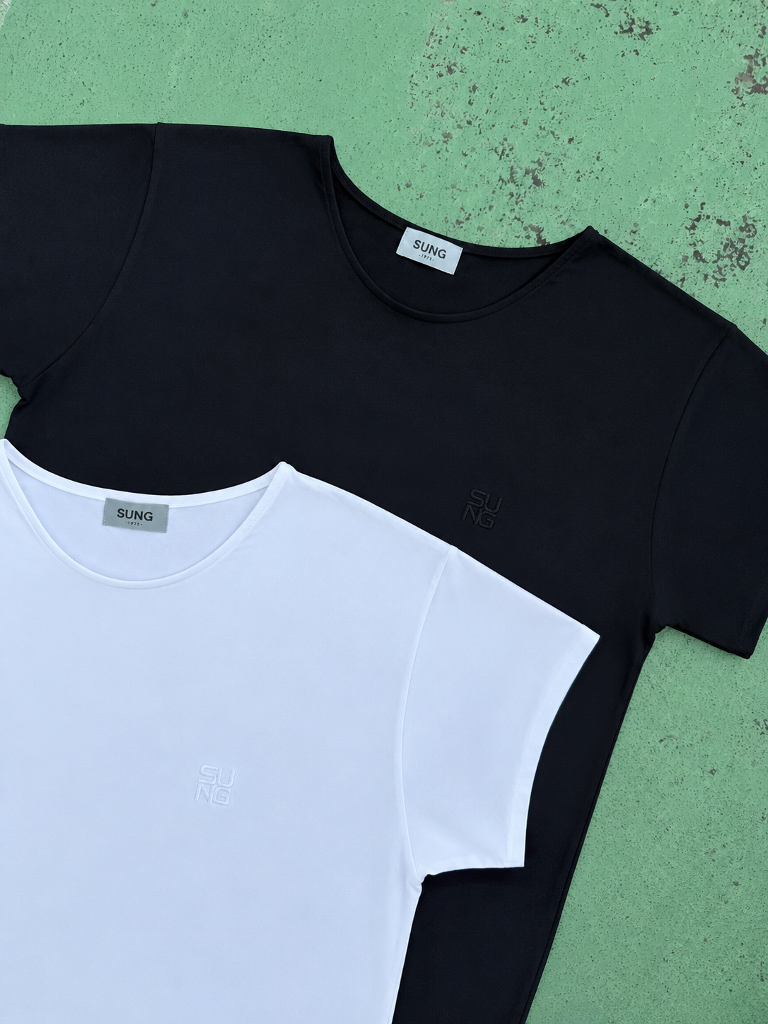 OVERSIZED ACTIVE V-NECK TEE (L/C LOGO)