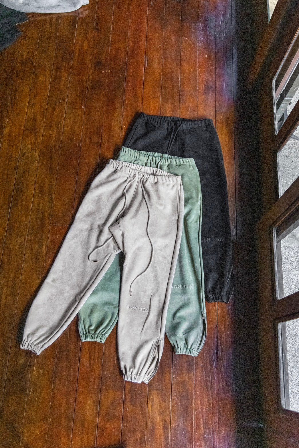 SUEDE SIDE ZIP PANTS