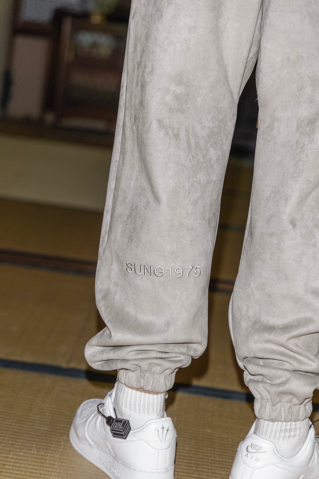 SUEDE SIDE ZIP PANTS