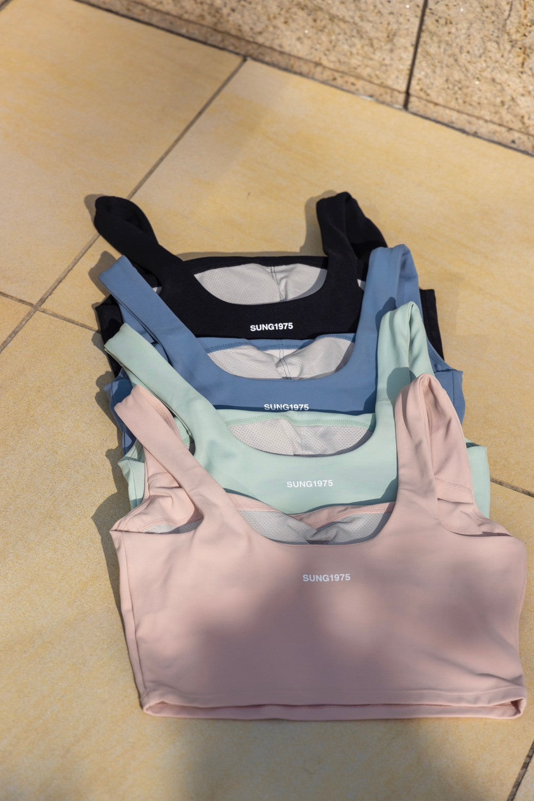 AIR DRY HIGH UP CROP TOP