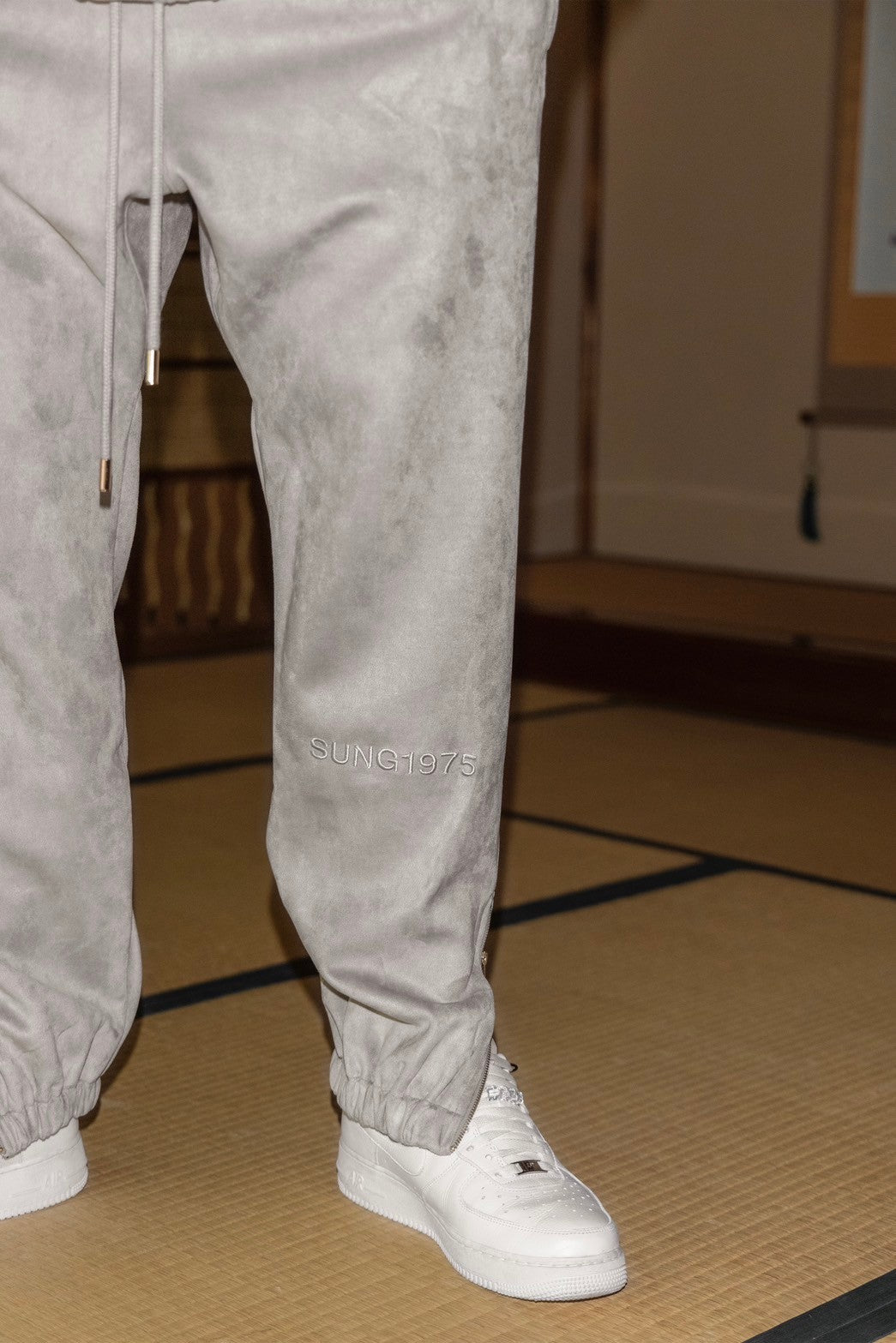 SUEDE SIDE ZIP PANTS