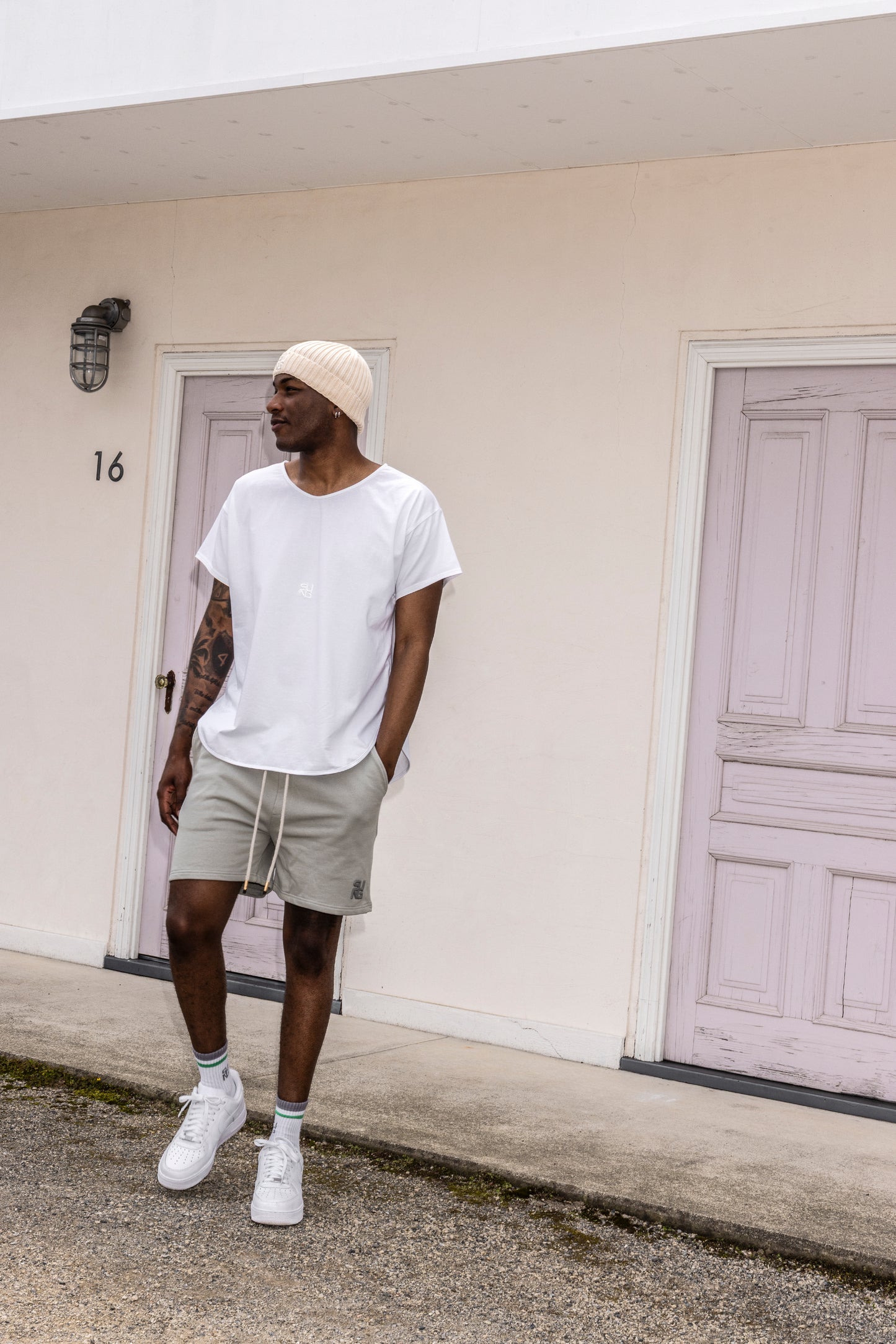 OVERSIZED ACTIVE V-NECK TEE