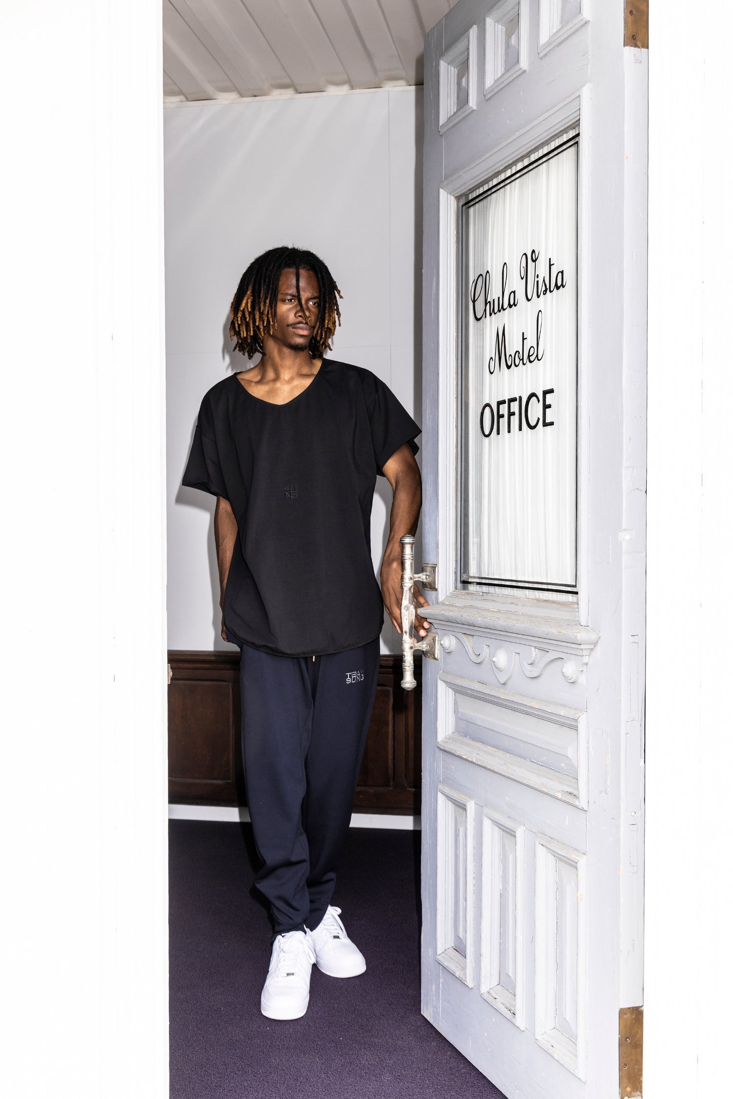 OVERSIZED ACTIVE V-NECK TEE