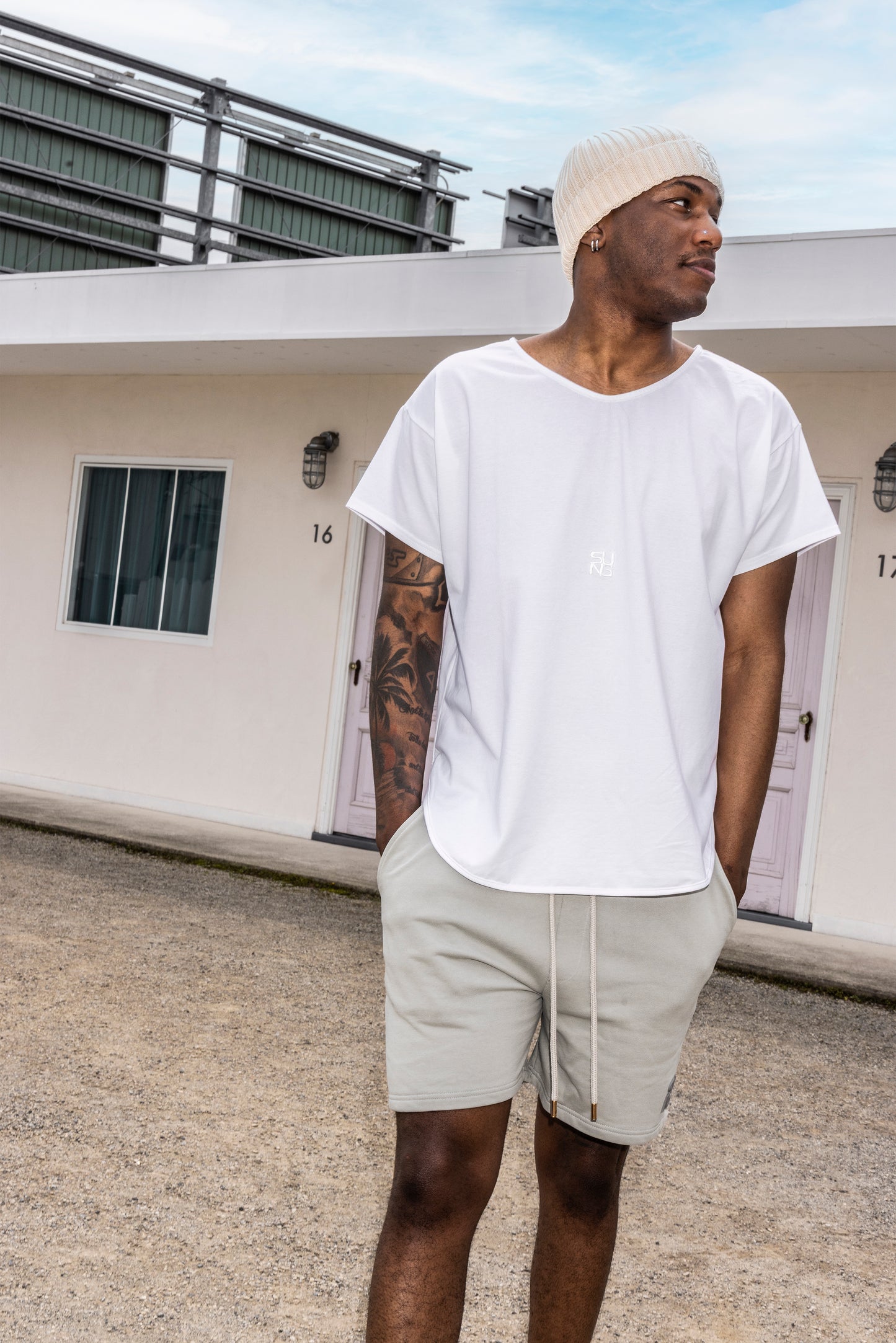OVERSIZED ACTIVE V-NECK TEE