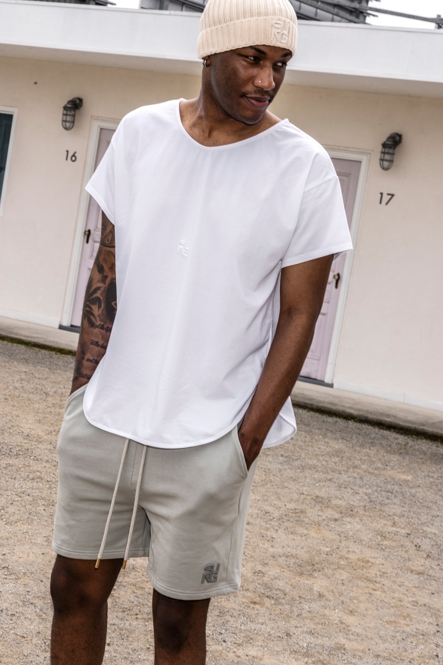 OVERSIZED ACTIVE V-NECK TEE