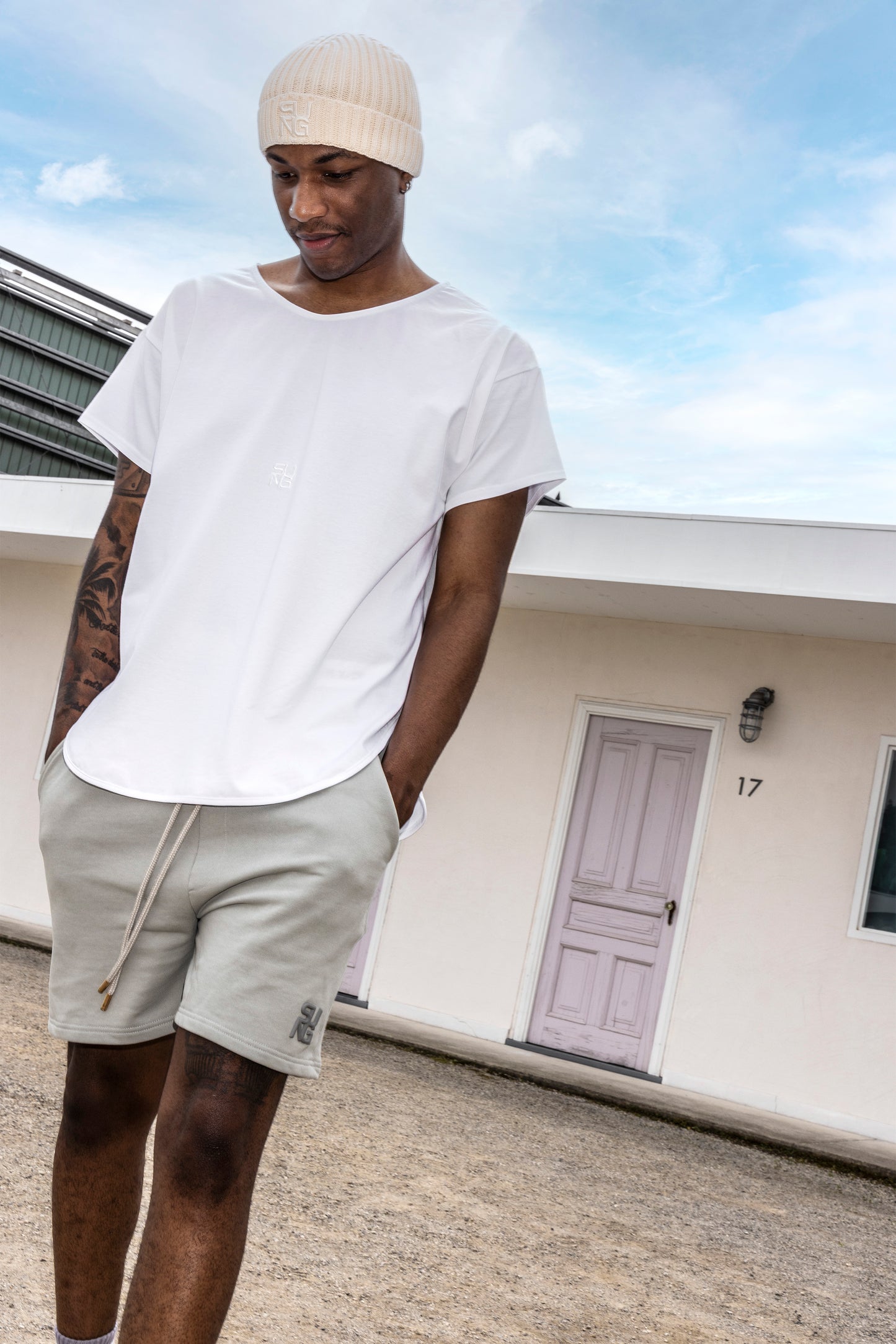OVERSIZED ACTIVE V-NECK TEE