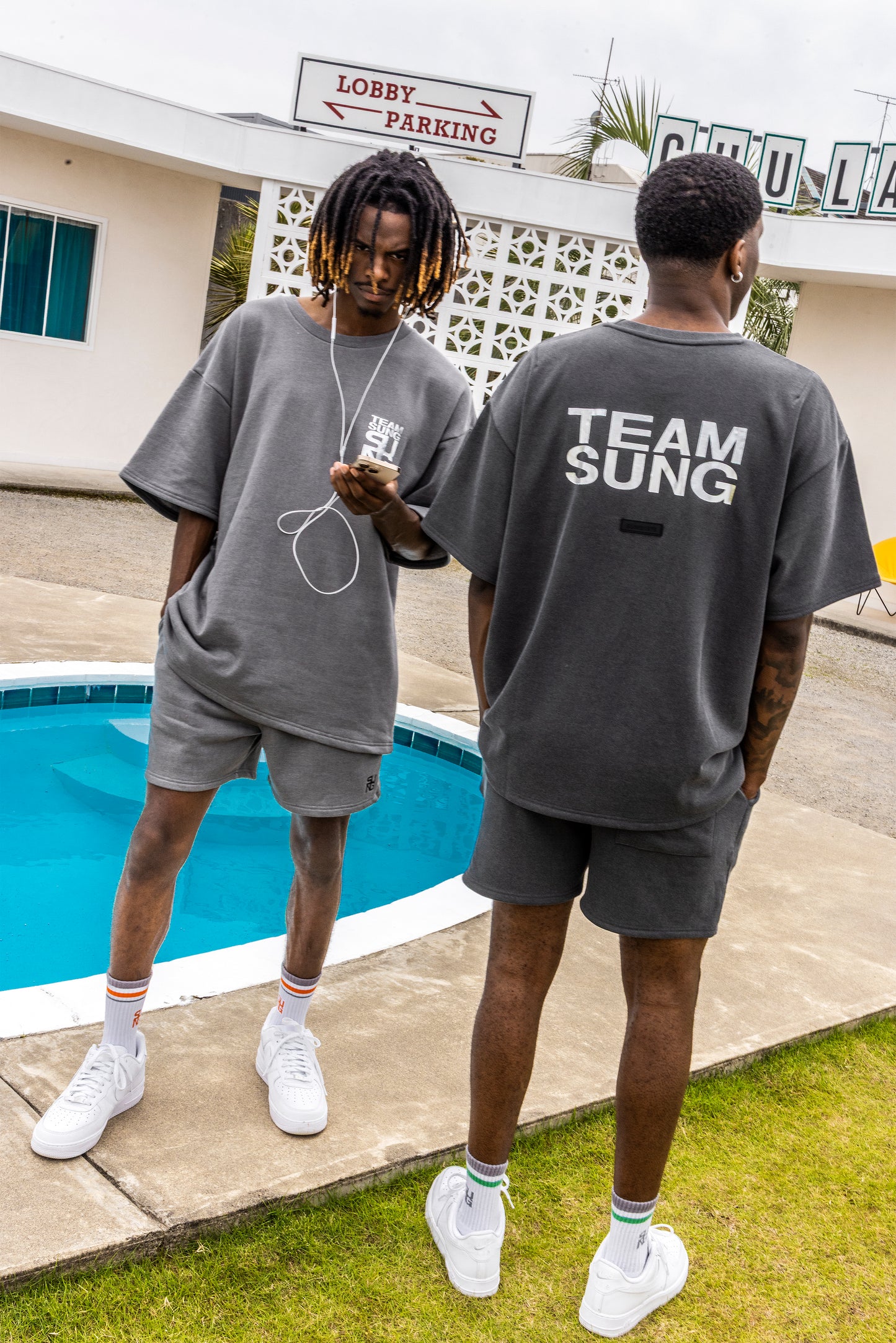 SILVER MARK FADED TEAM TEE