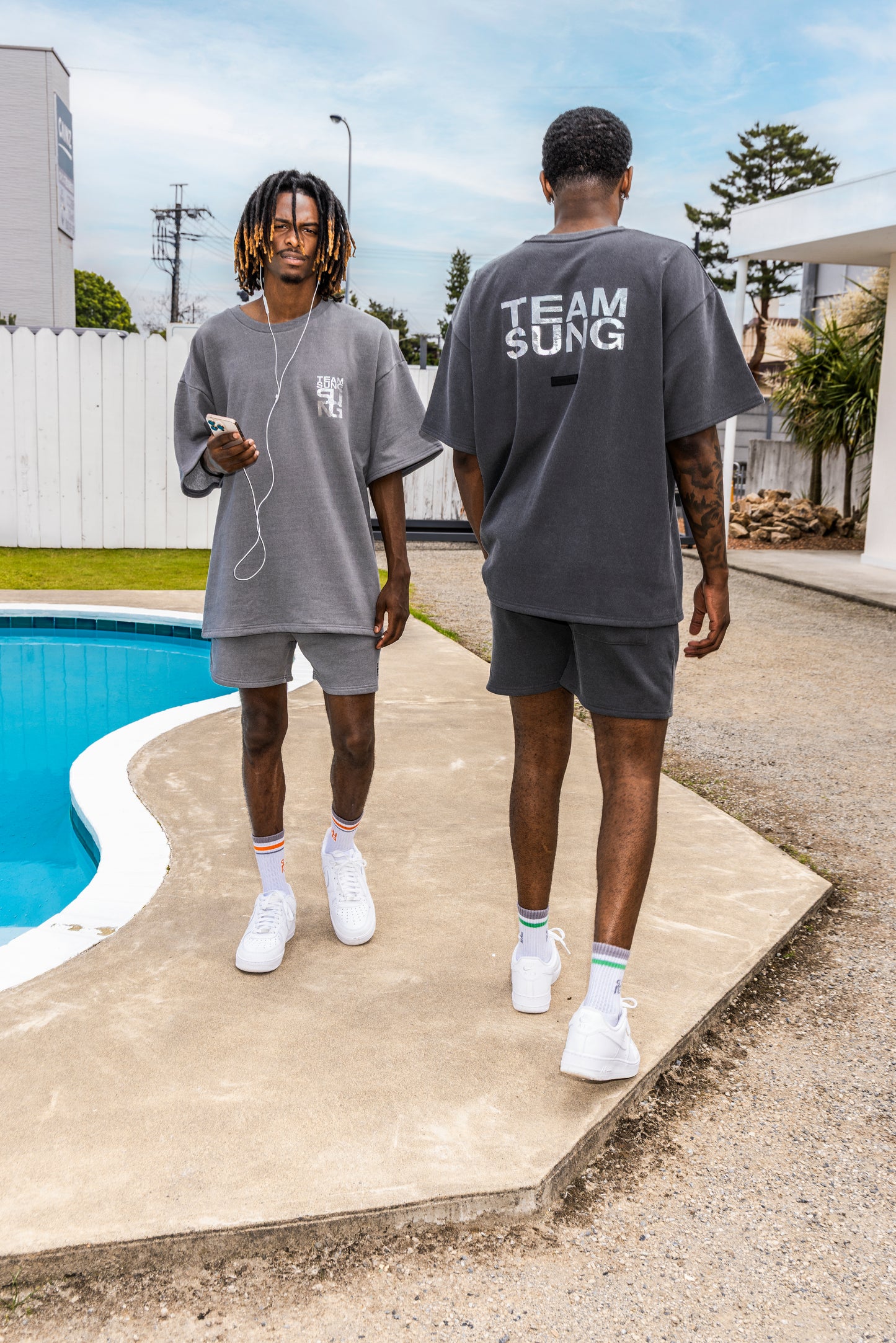 SILVER MARK FADED TEAM TEE