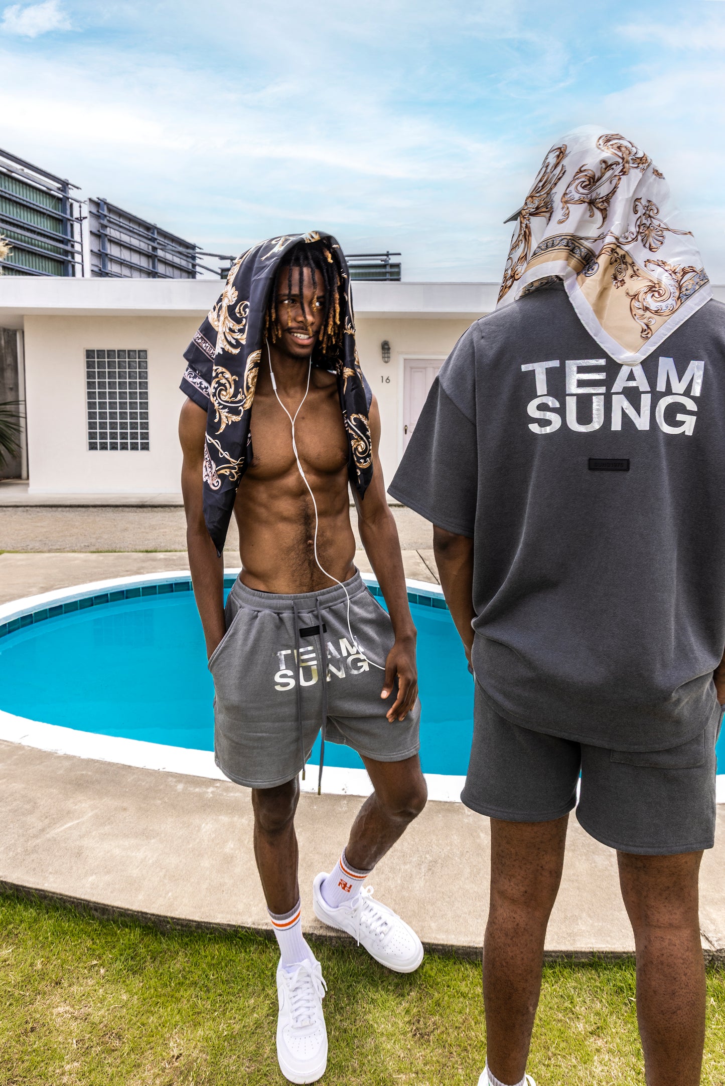 SILVER MARK FADED TEAM TEE