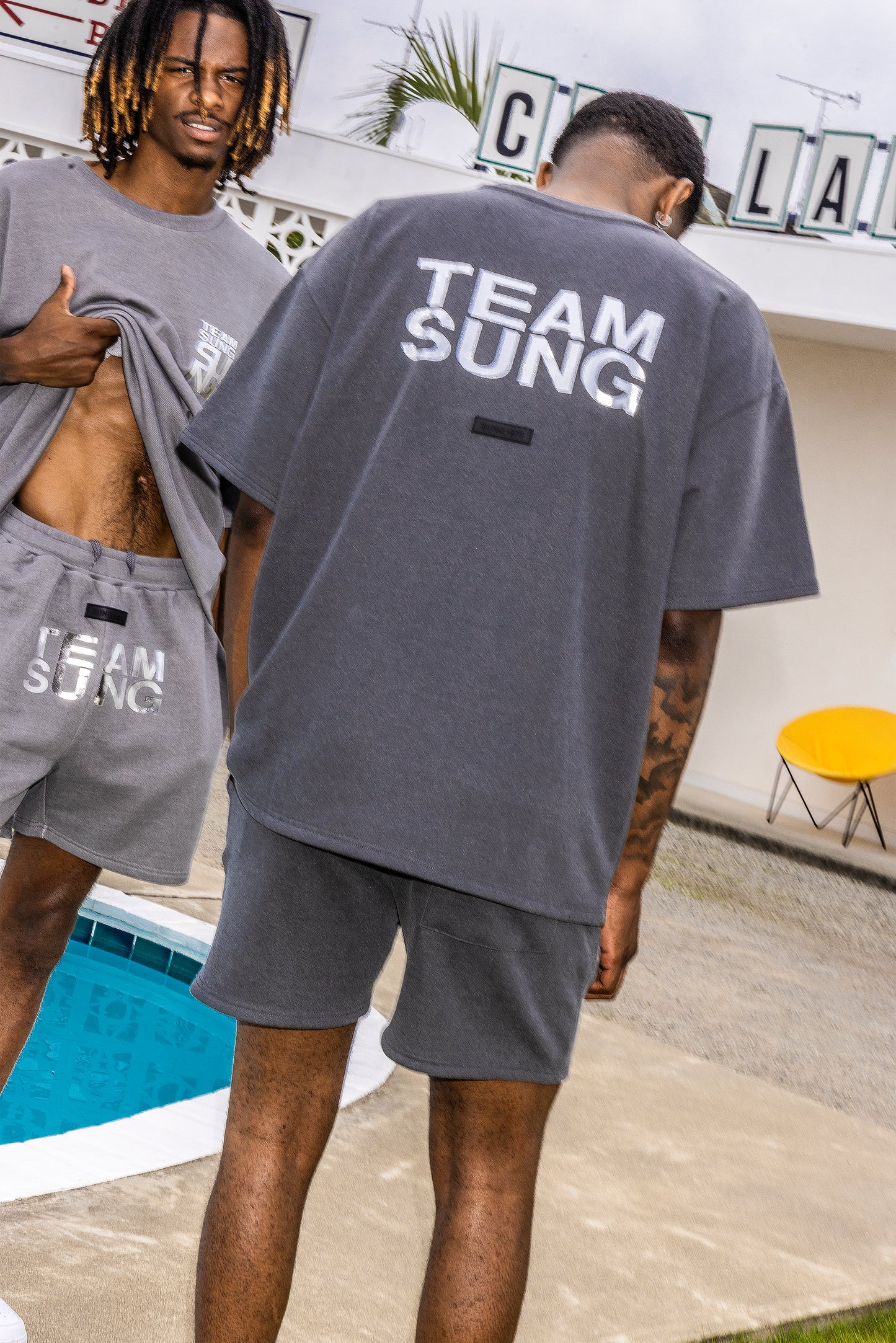 SILVER MARK FADED TEAM TEE