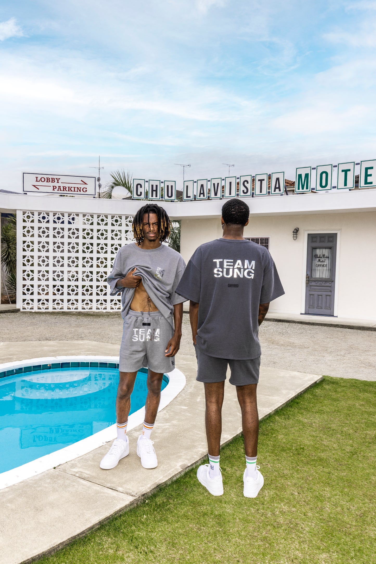 SILVER MARK FADED TEAM TEE