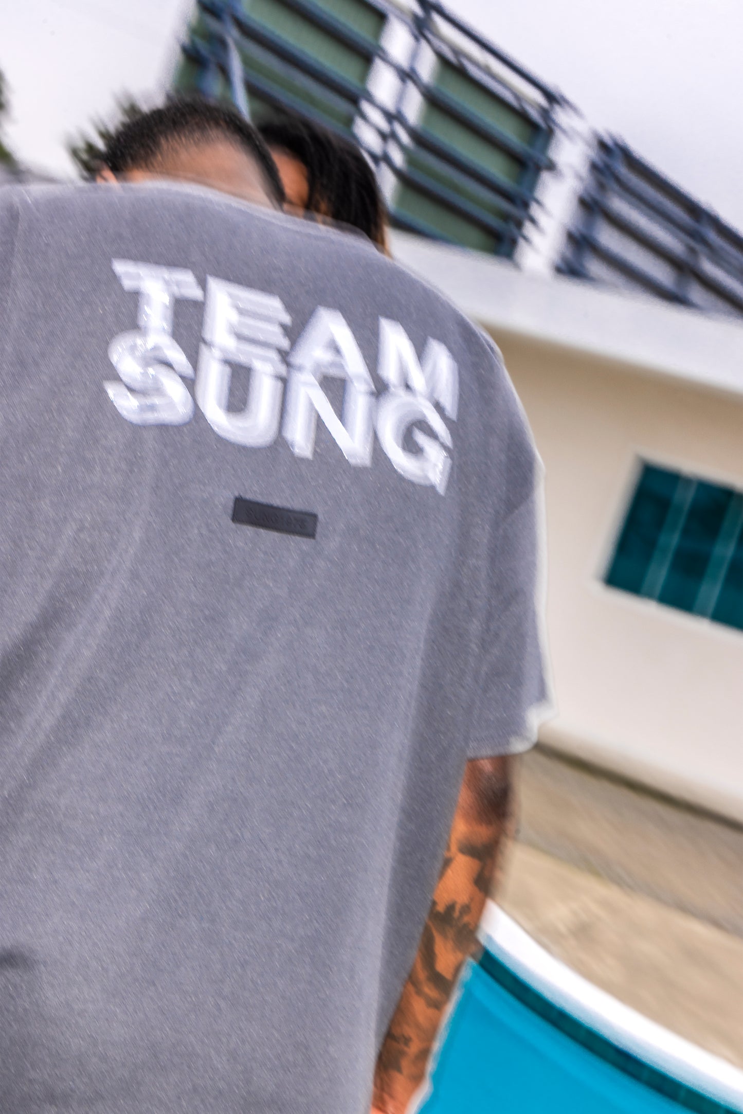 SILVER MARK FADED TEAM TEE