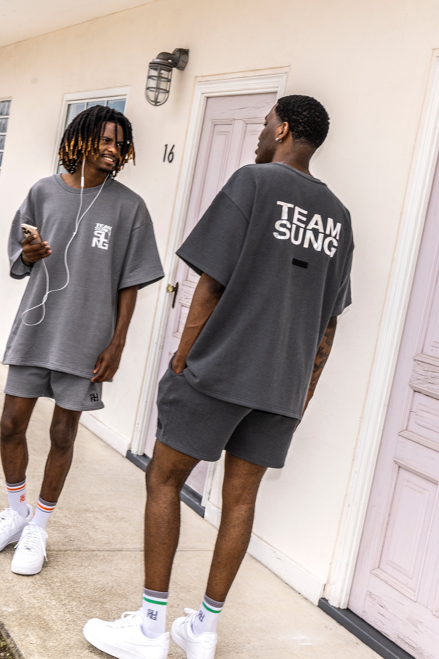SILVER MARK FADED TEAM TEE