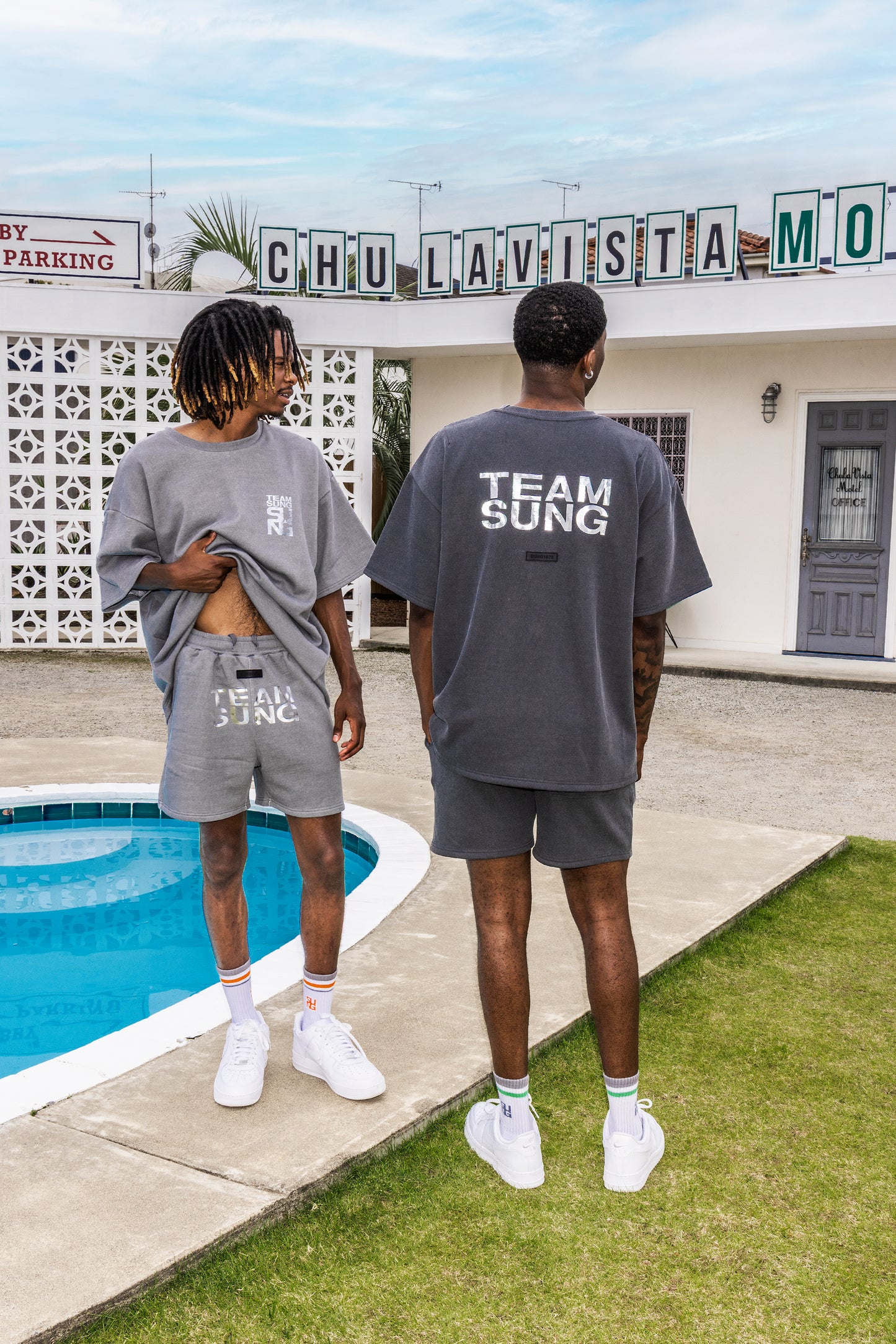 SILVER MARK FADED TEAM TEE