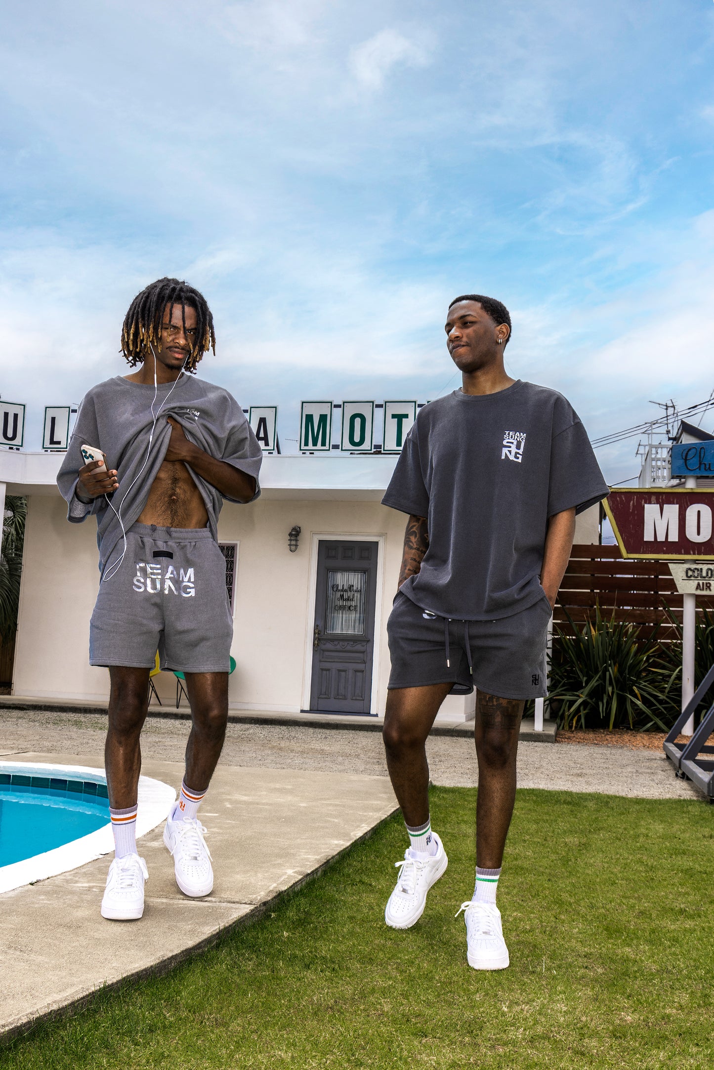 SILVER MARK FADED TEAM TEE