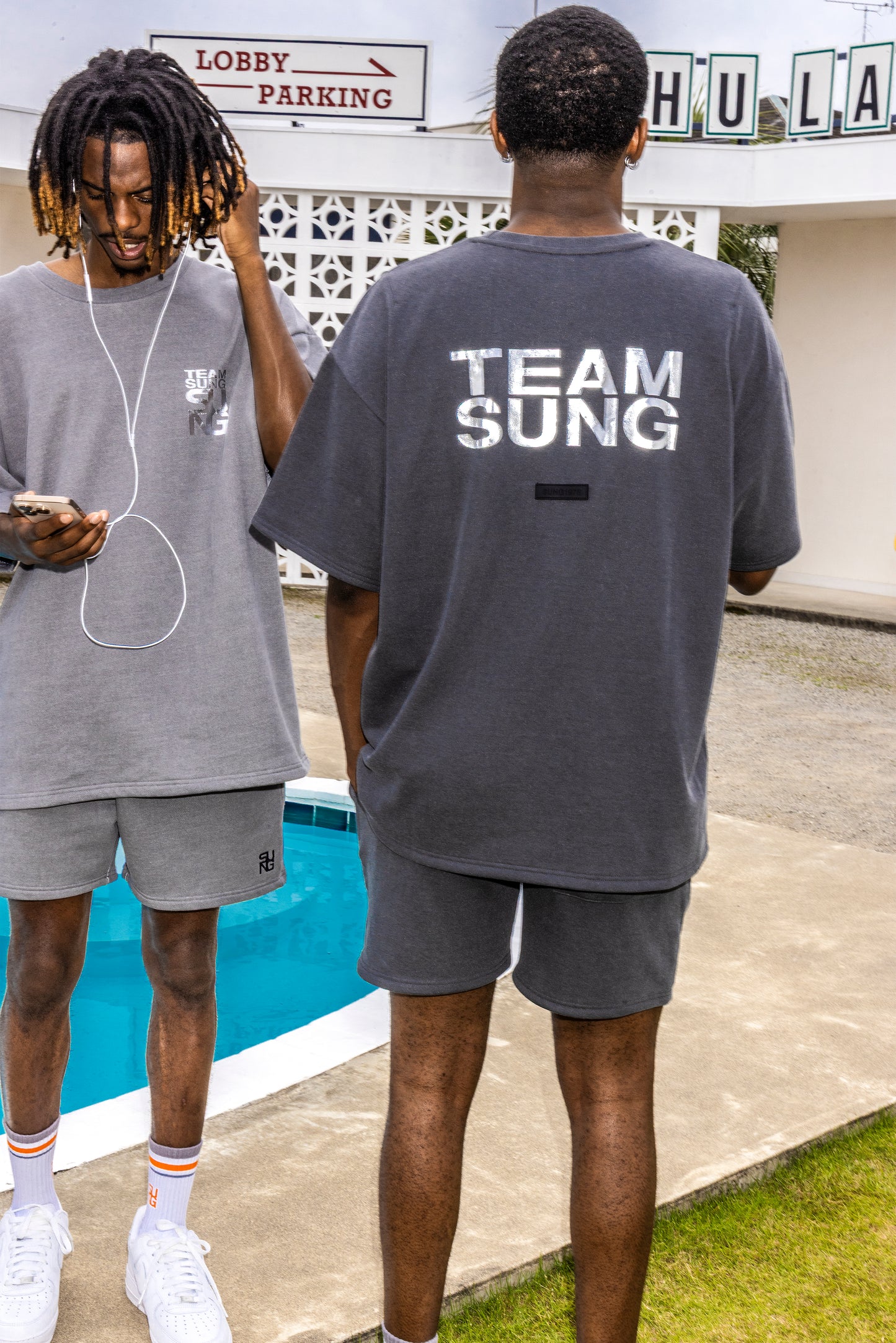 SILVER MARK FADED TEAM TEE
