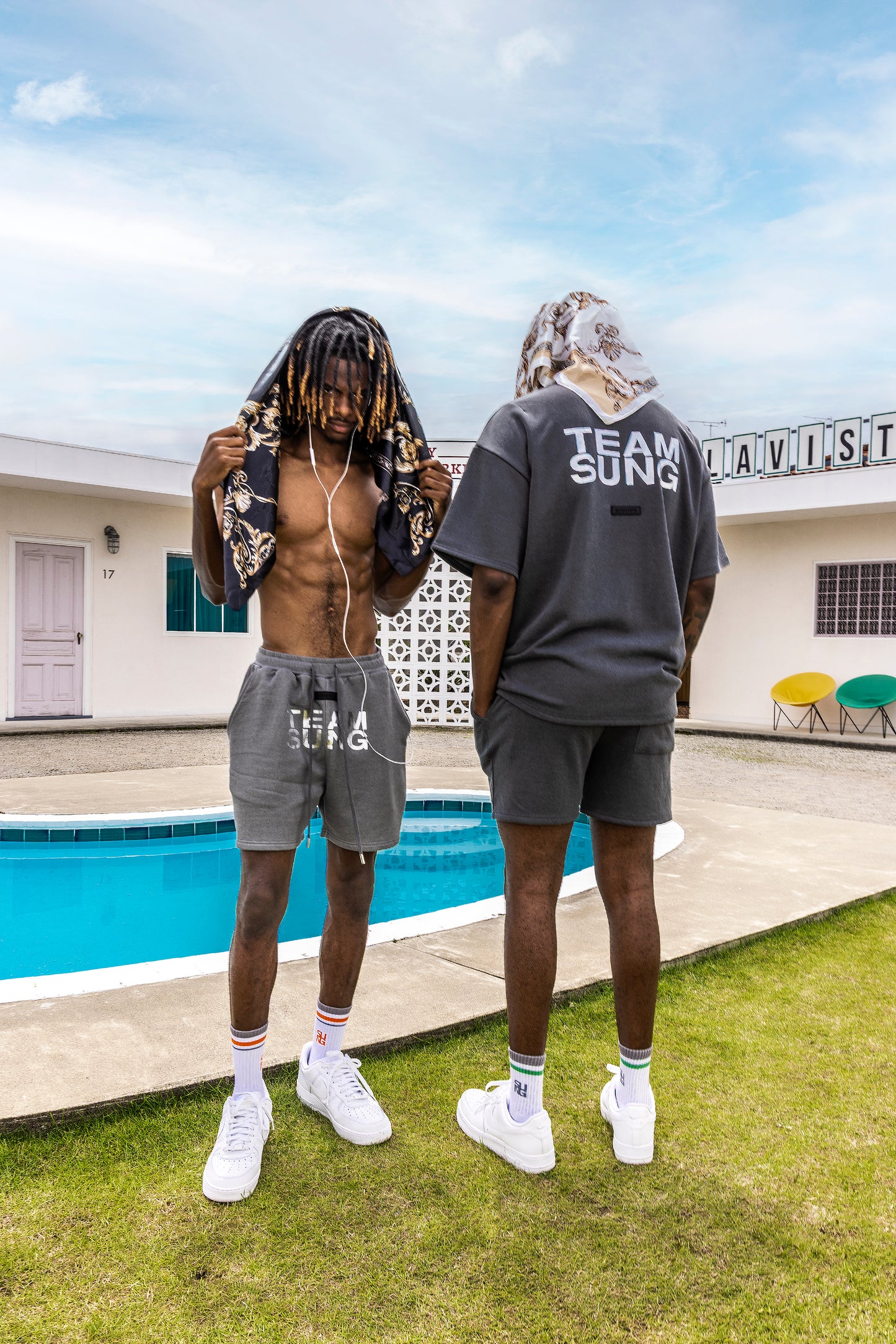 SILVER MARK FADED TEAM TEE