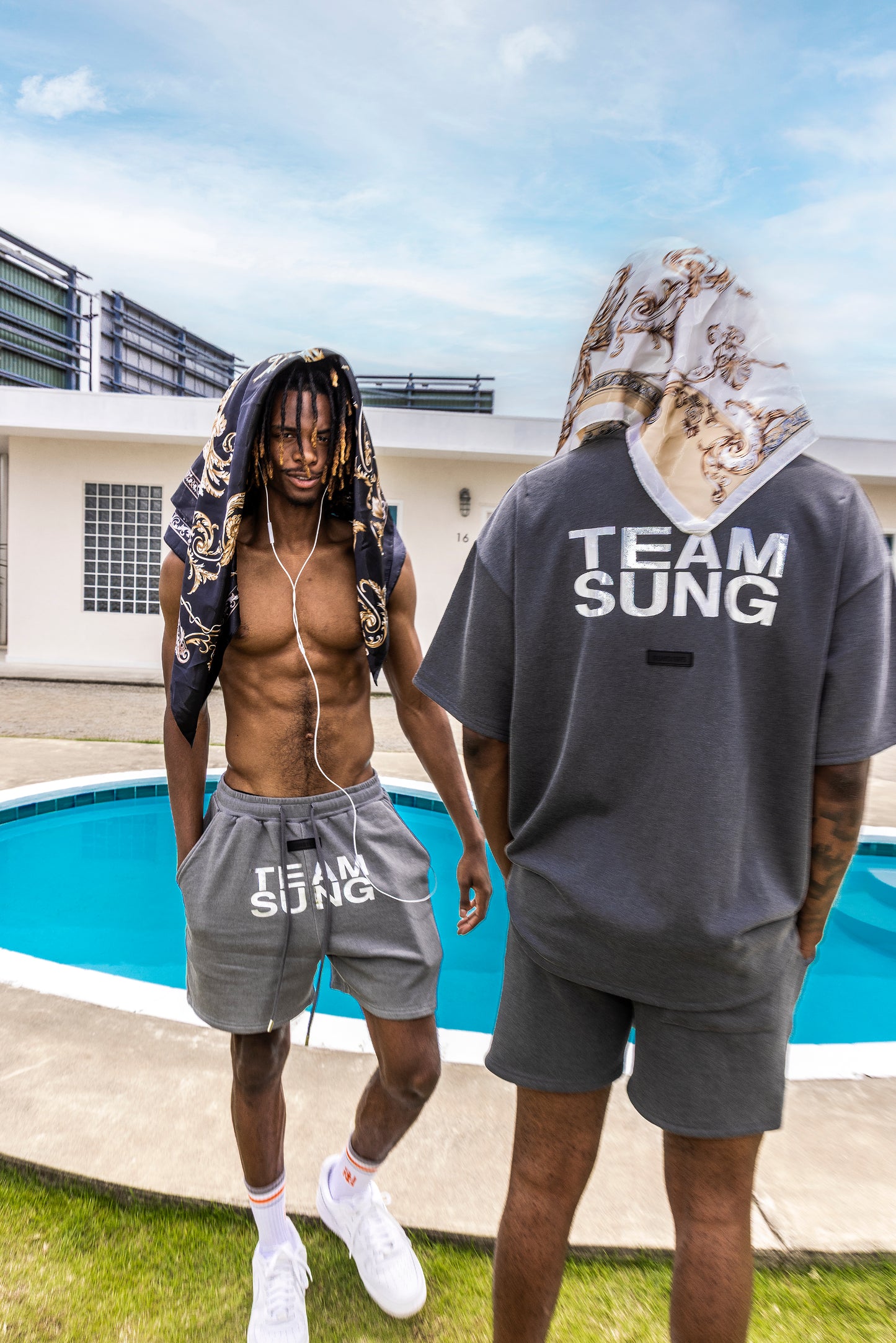 SILVER MARK FADED TEAM TEE