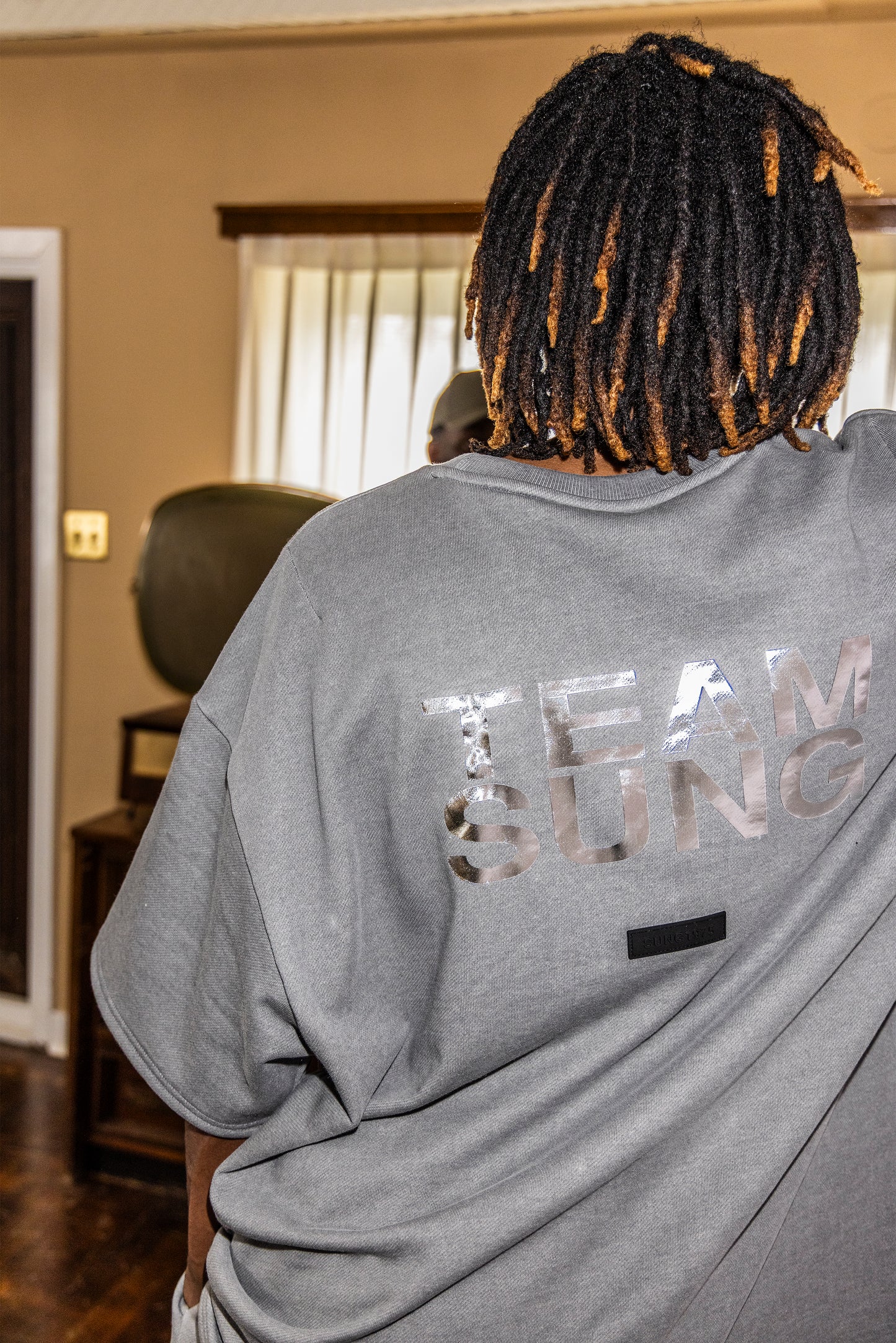 SILVER MARK FADED TEAM TEE