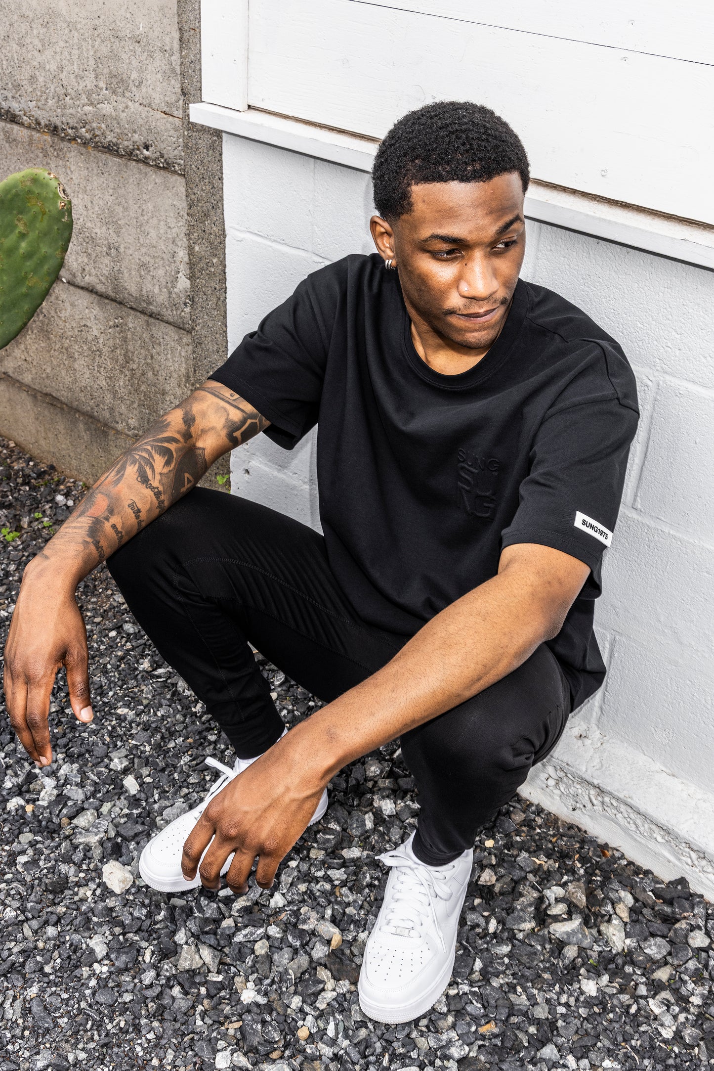EMBOSS LOGO T-SHIRT