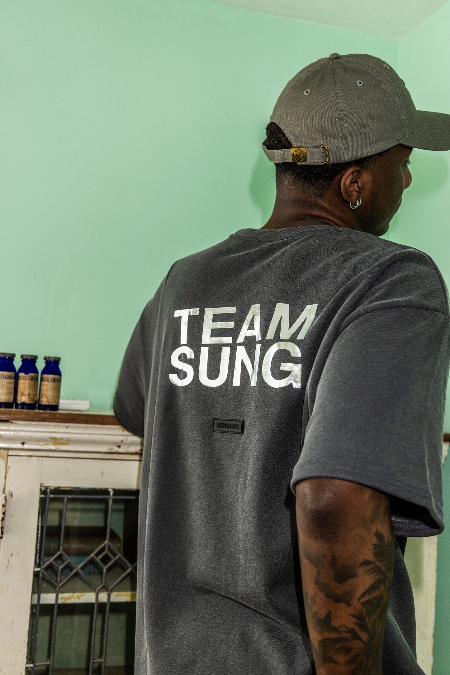 SILVER MARK FADED TEAM TEE