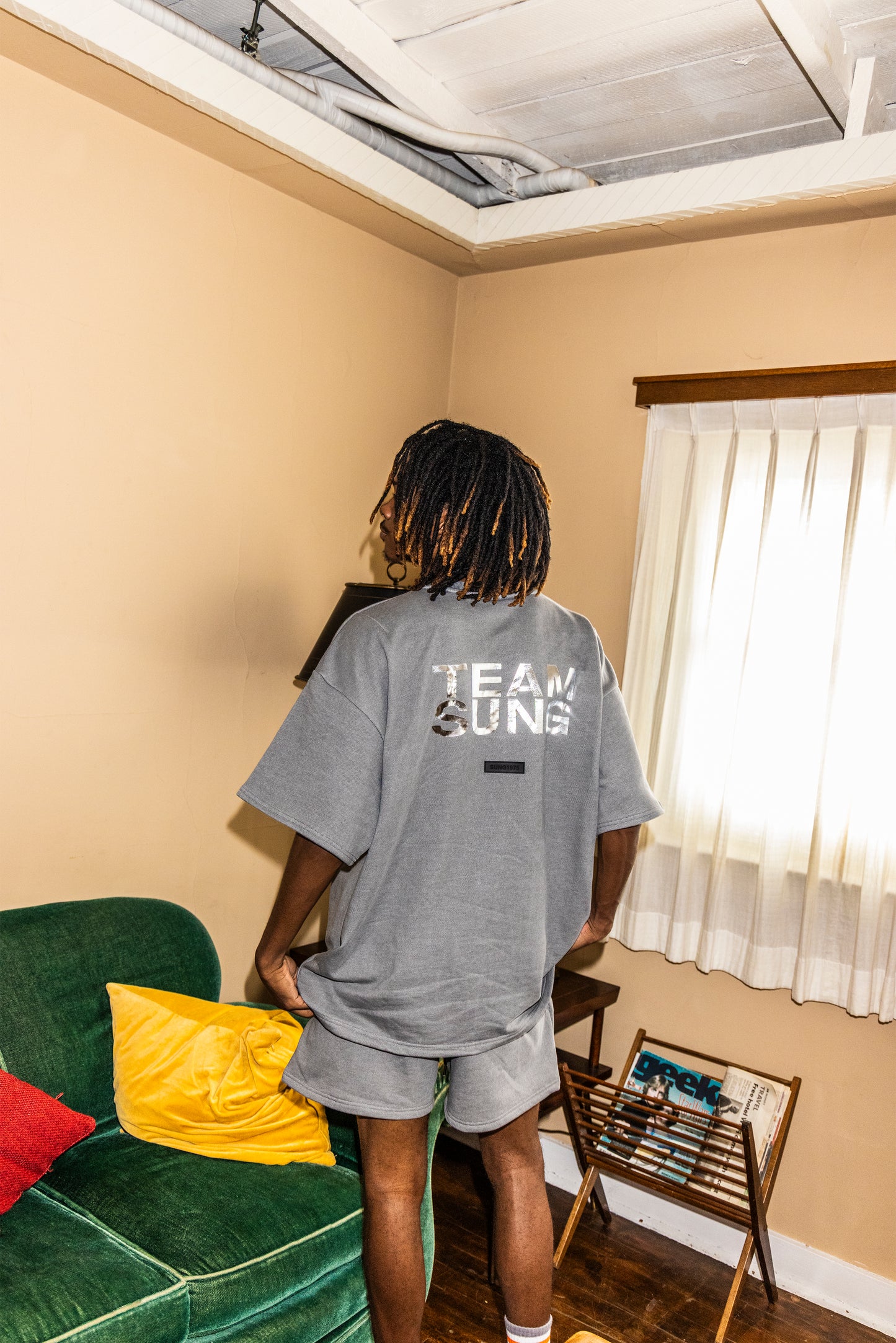 SILVER MARK FADED TEAM TEE