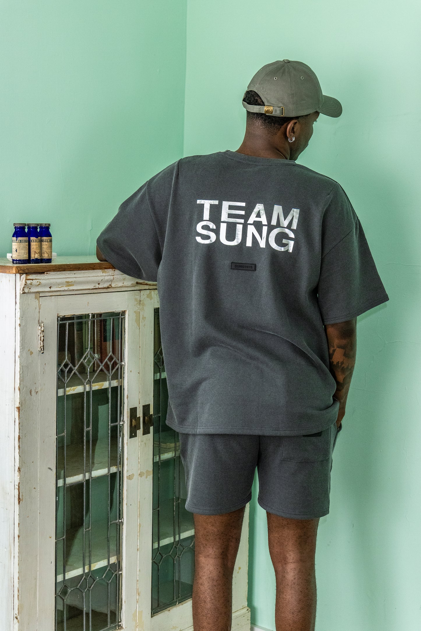 SILVER MARK FADED TEAM TEE