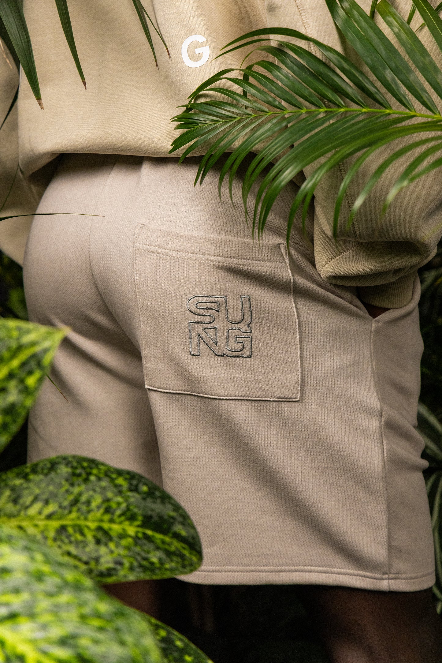 HANGUL LOGO HALF PANTS