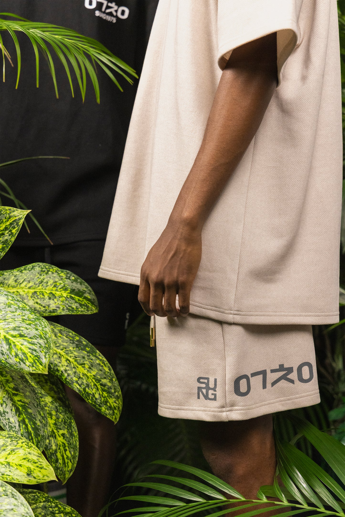 HANGUL LOGO HALF PANTS