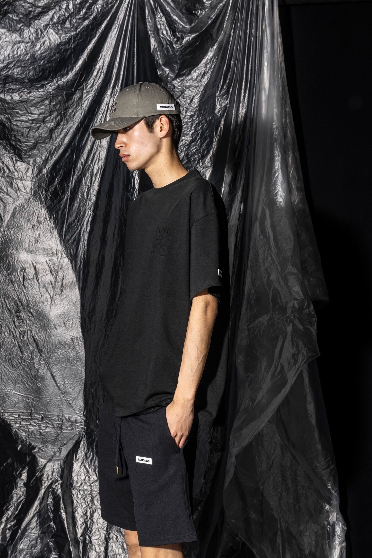 EMBOSS LOGO T-SHIRT