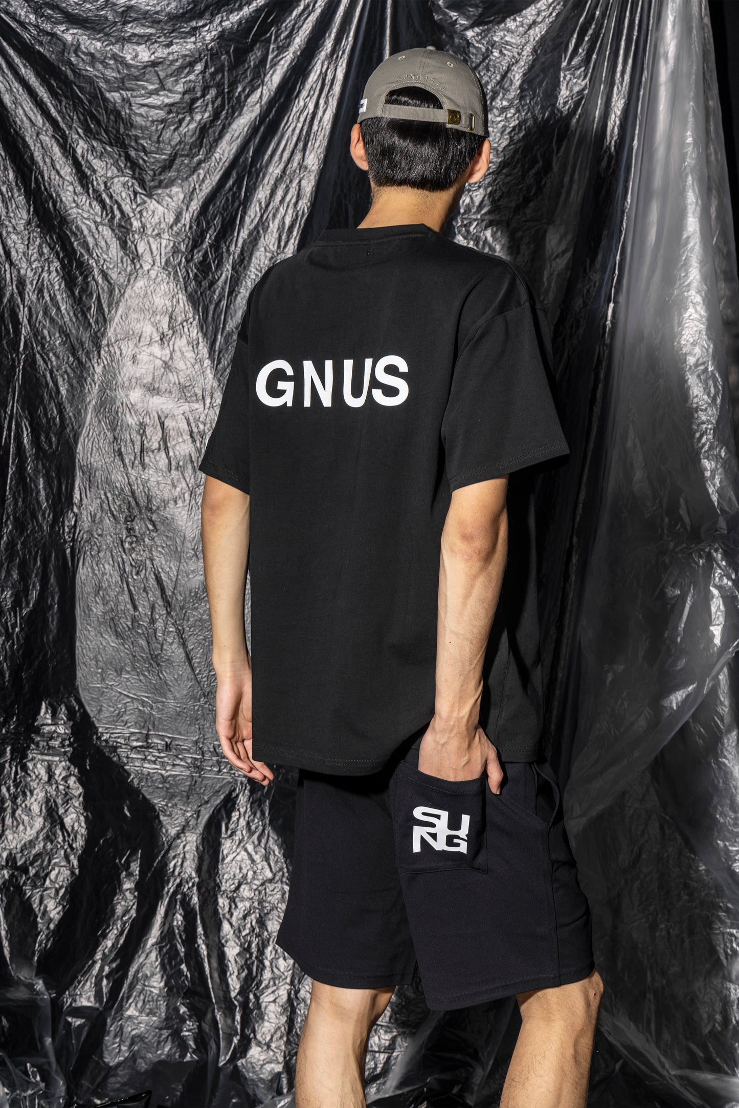 EMBOSS LOGO T-SHIRT