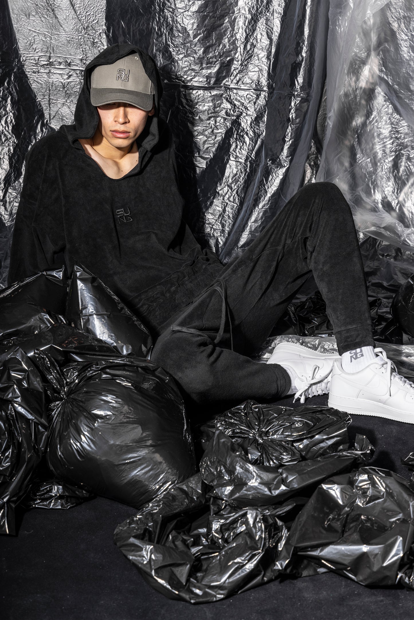 SIDE LOGO PILE TAPERED PANTS