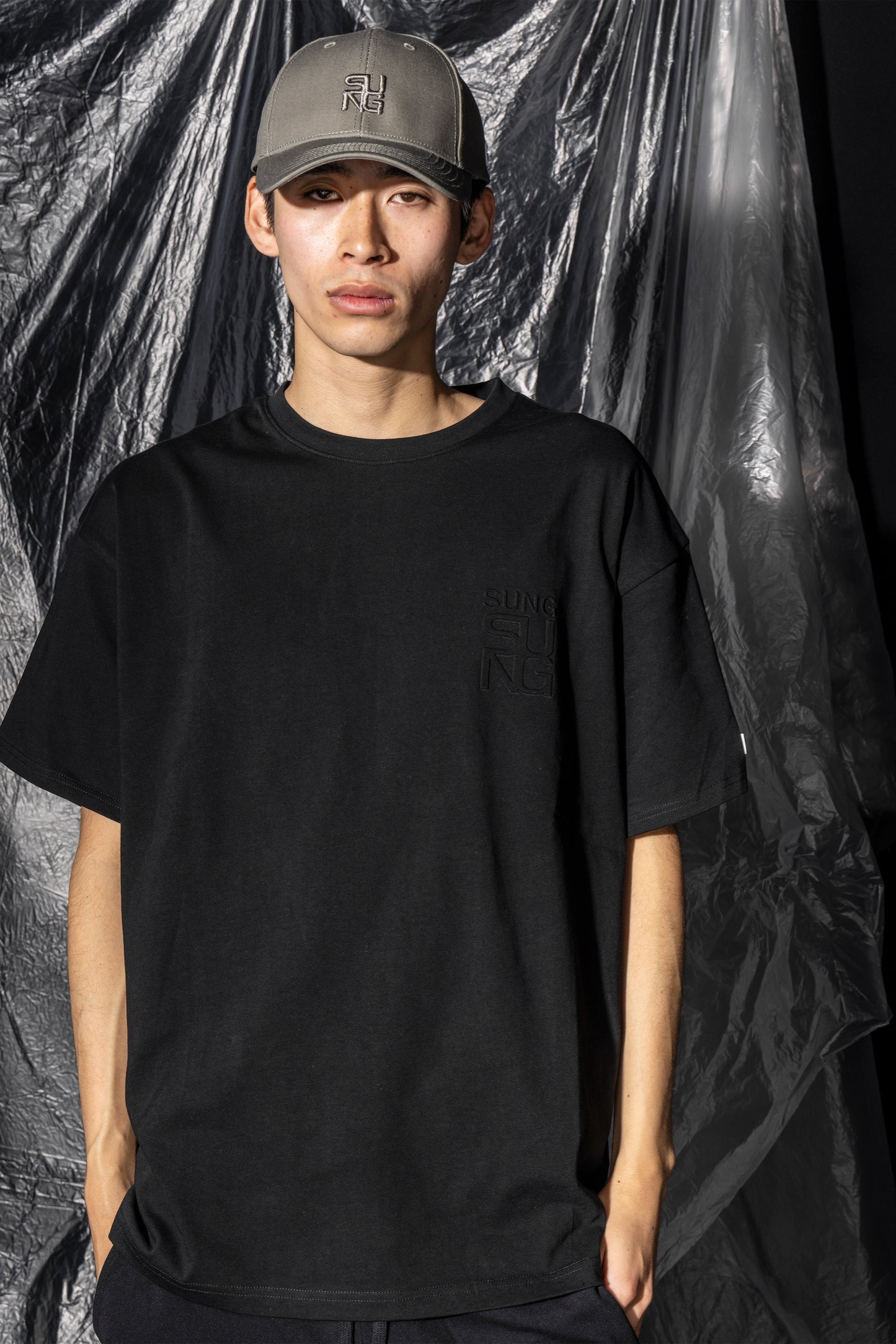 EMBOSS LOGO T-SHIRT