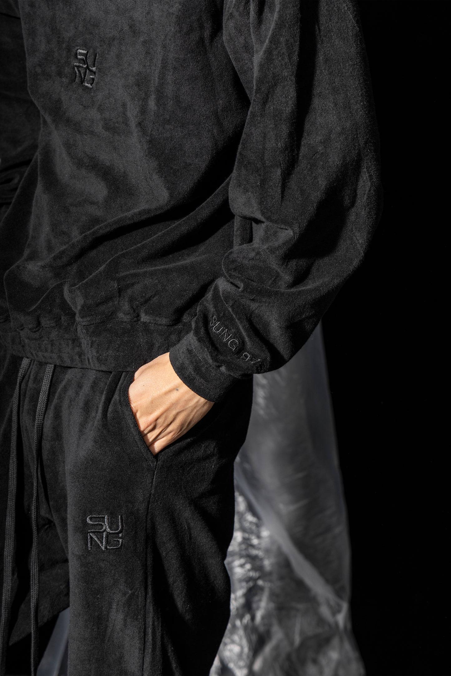 SIDE LOGO PILE TAPERED PANTS