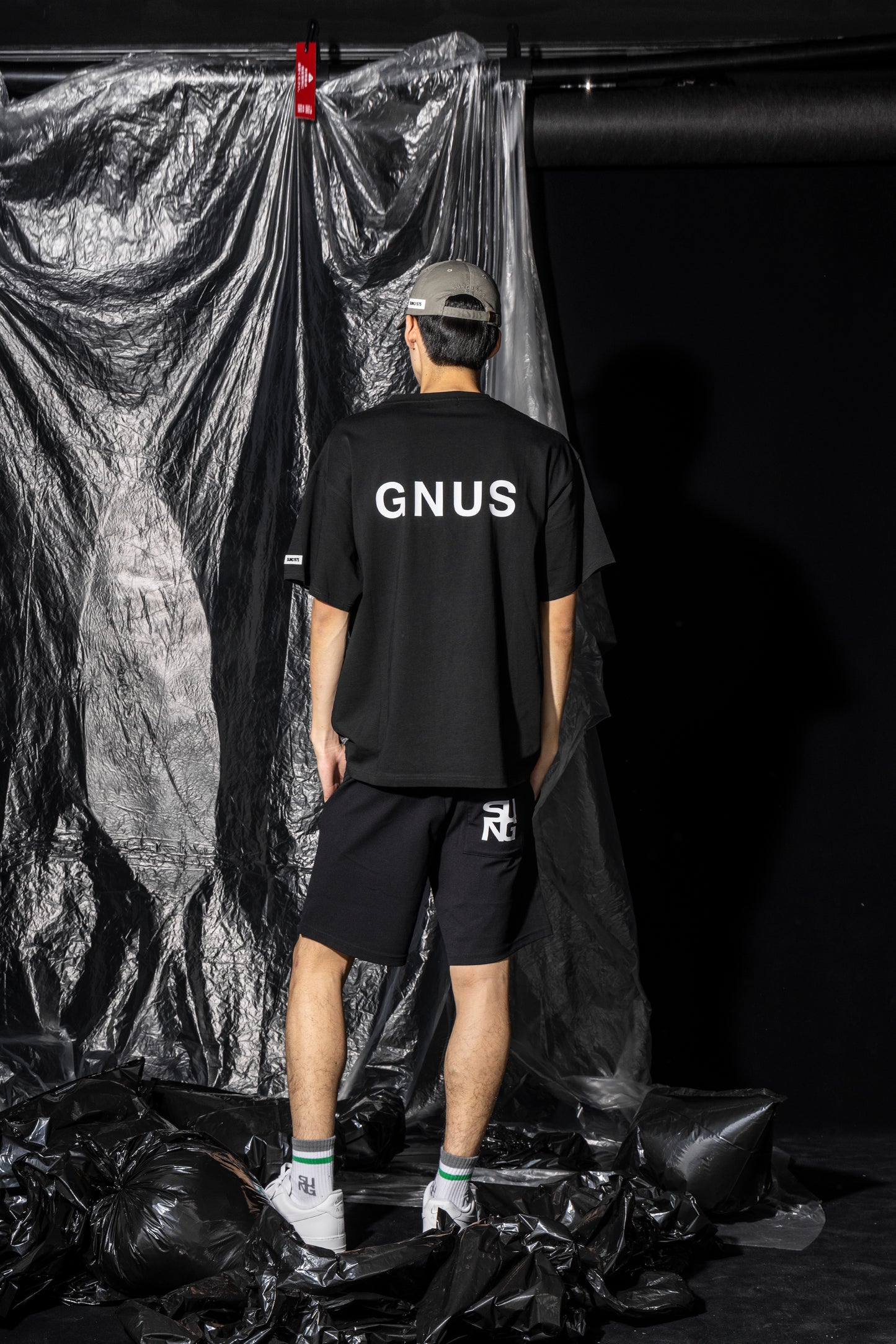 EMBOSS LOGO T-SHIRT