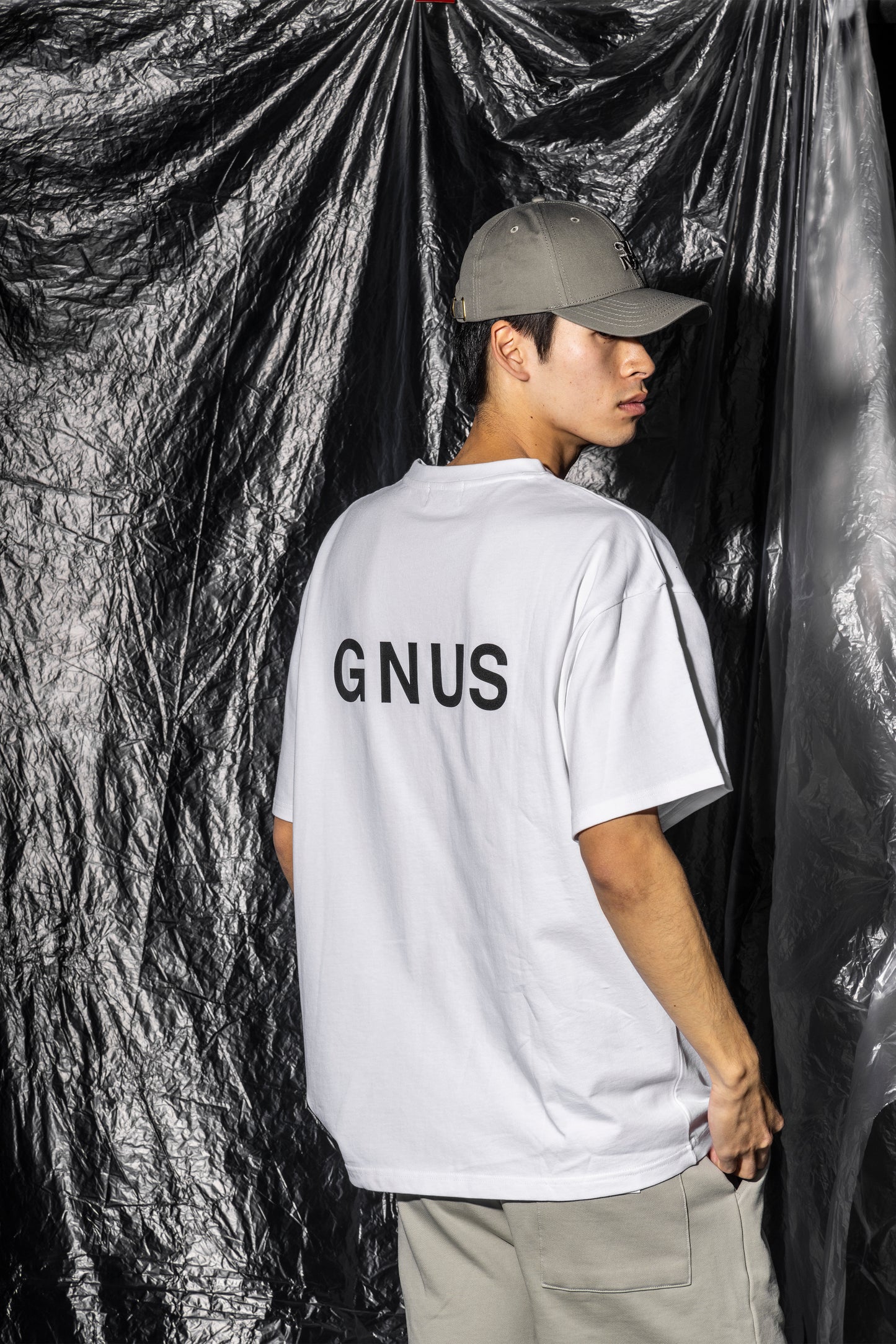 EMBOSS LOGO T-SHIRT