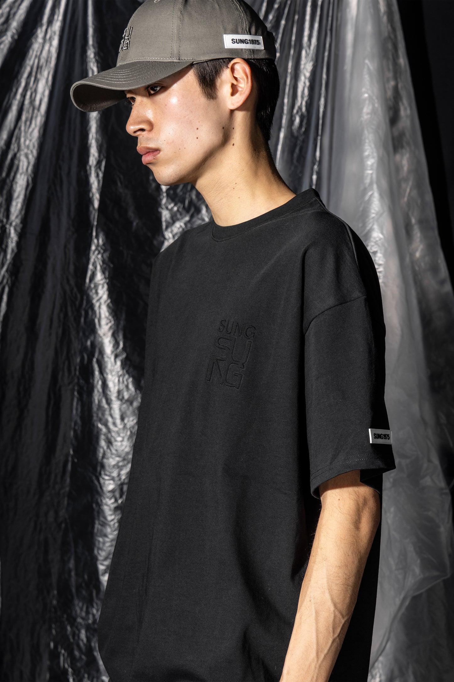 EMBOSS LOGO T-SHIRT