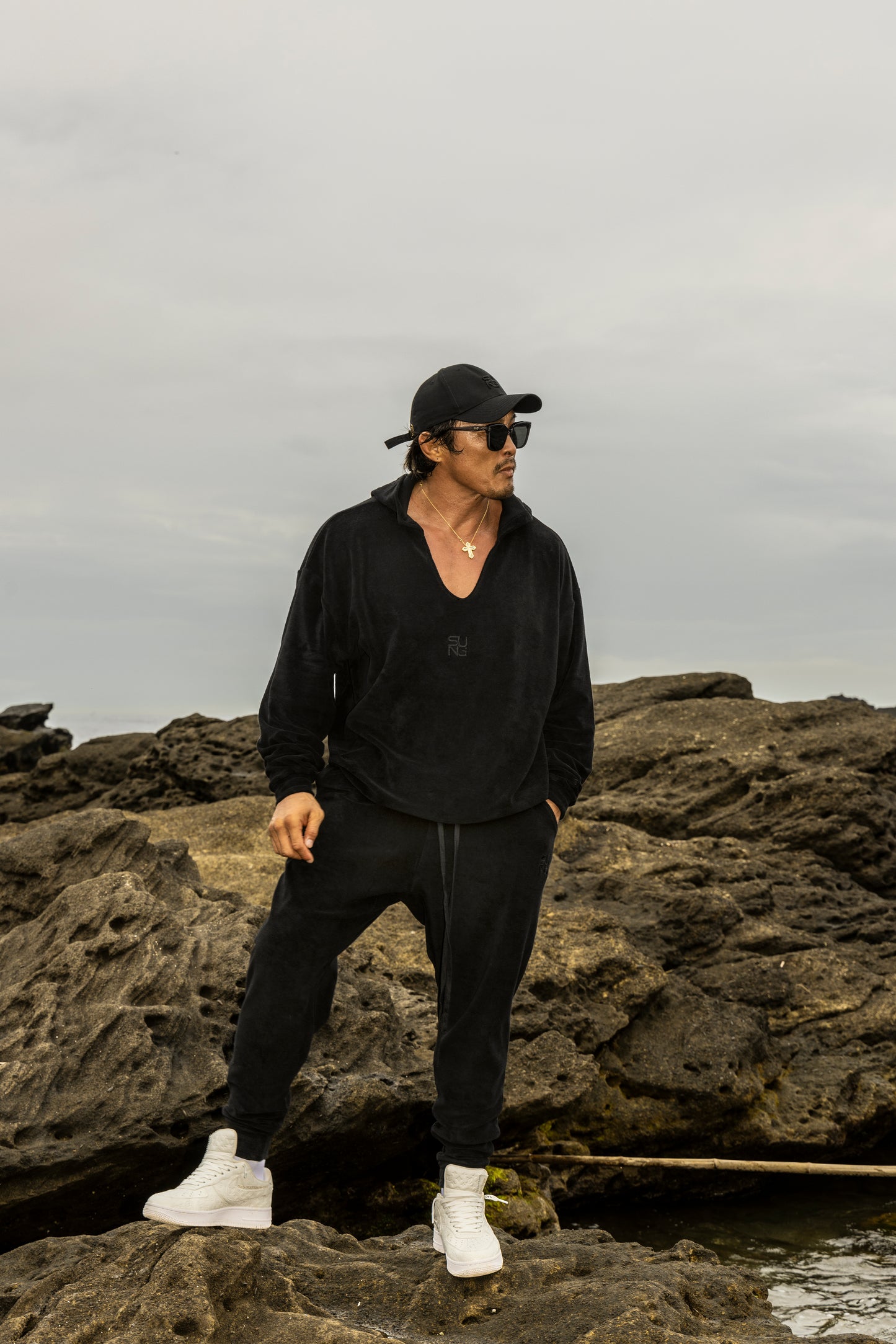 CENTER NOTCH PILE HOODIE