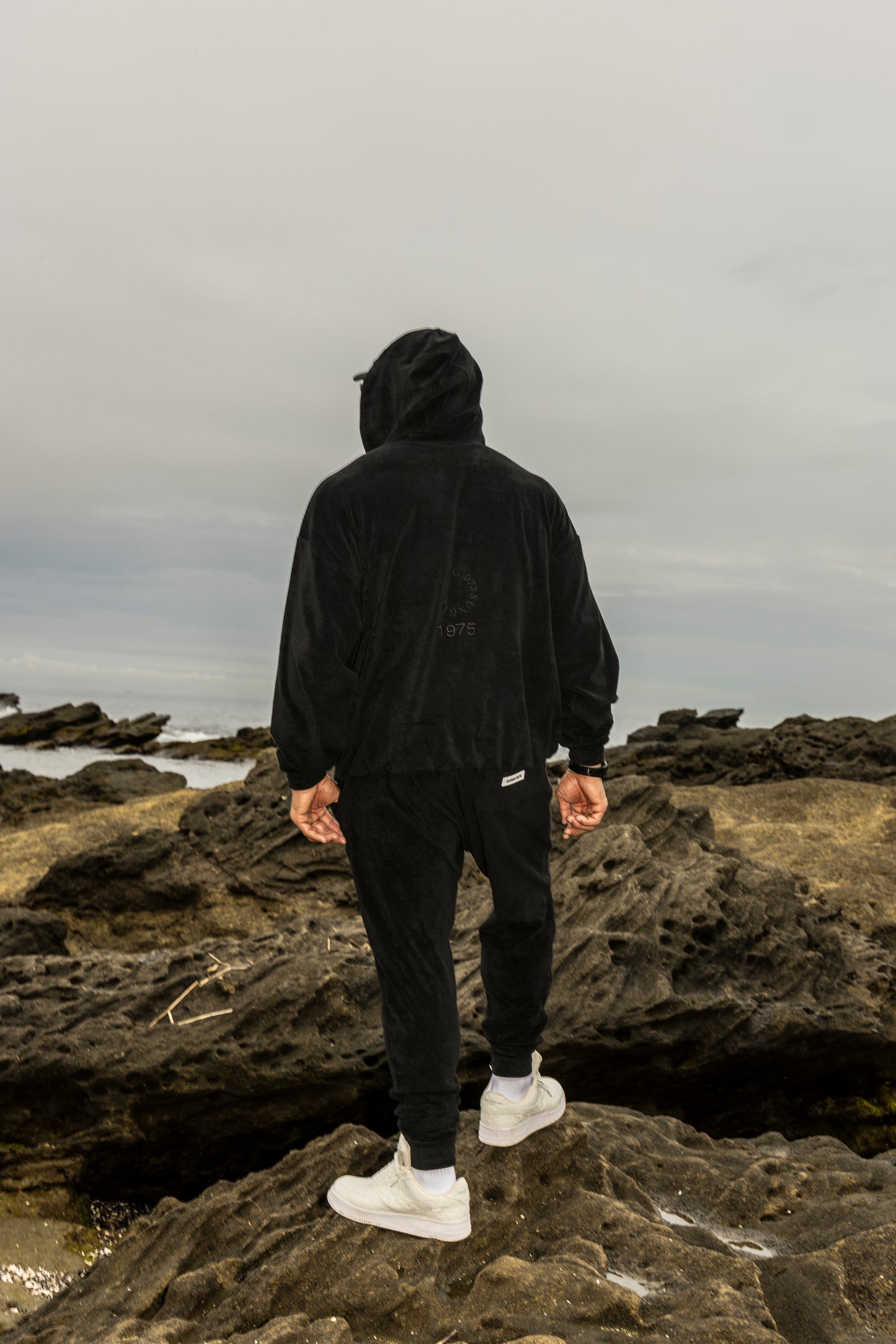 SIDE LOGO PILE TAPERED PANTS