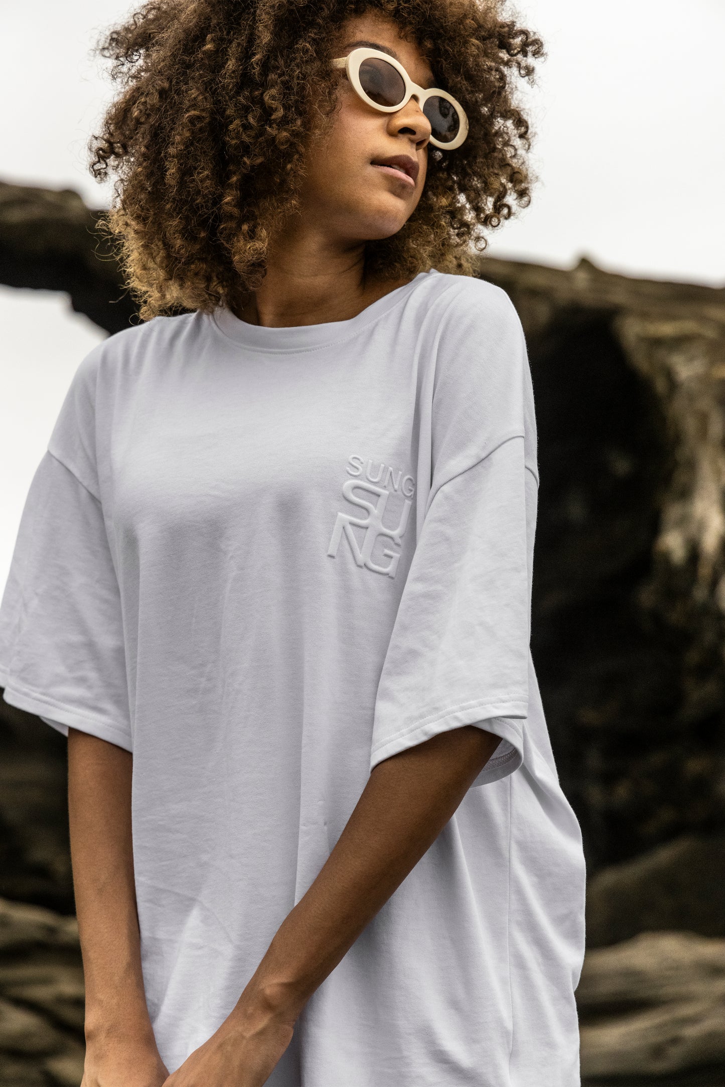 EMBOSS LOGO T-SHIRT