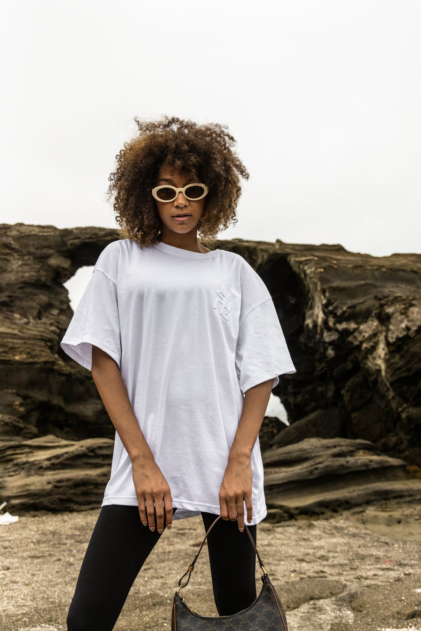 EMBOSS LOGO T-SHIRT