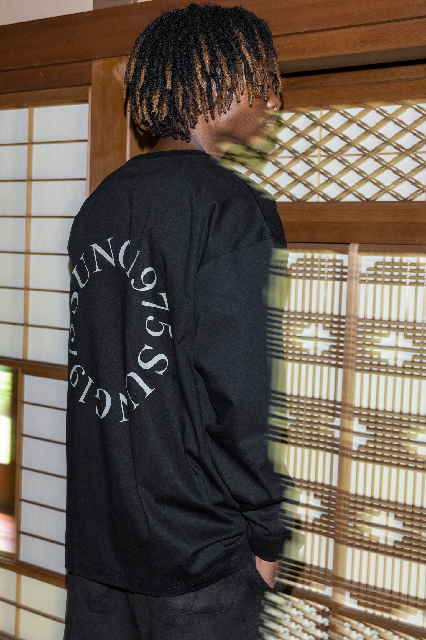 BACK CIRCLE LOGO LONG T SHIRTS