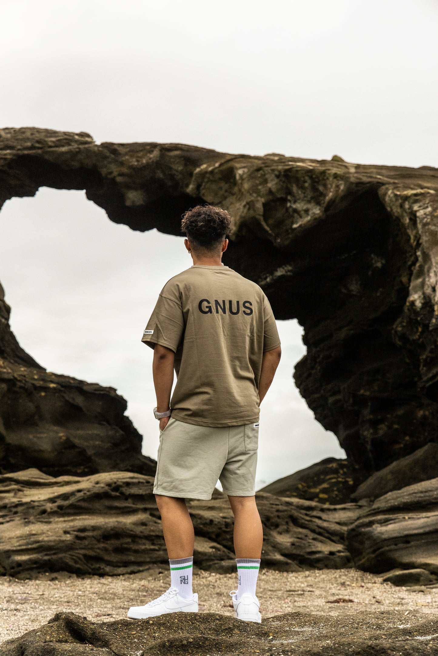 EMBOSS LOGO T-SHIRT