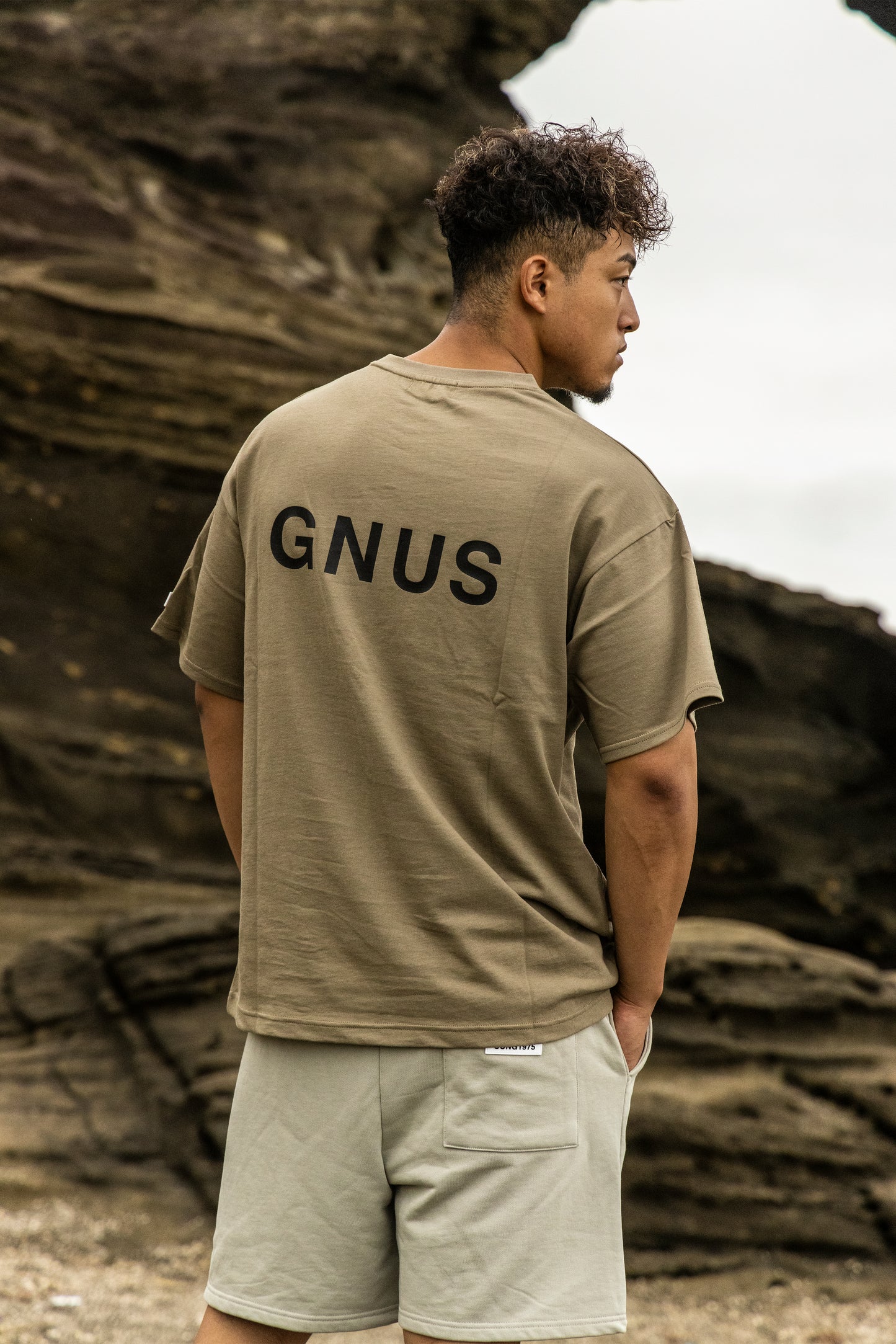 EMBOSS LOGO T-SHIRT