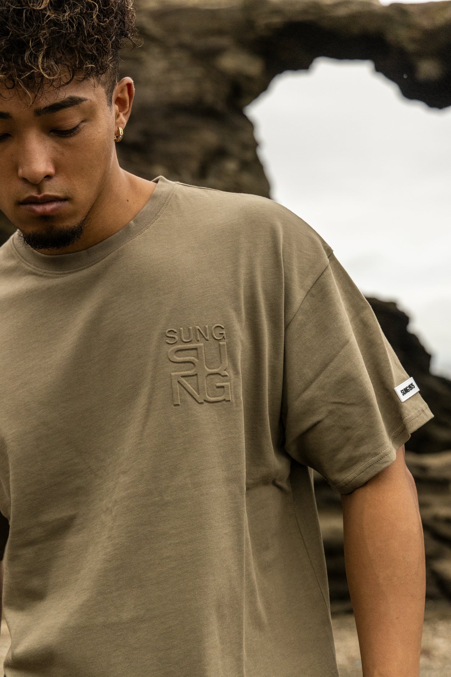 EMBOSS LOGO T-SHIRT