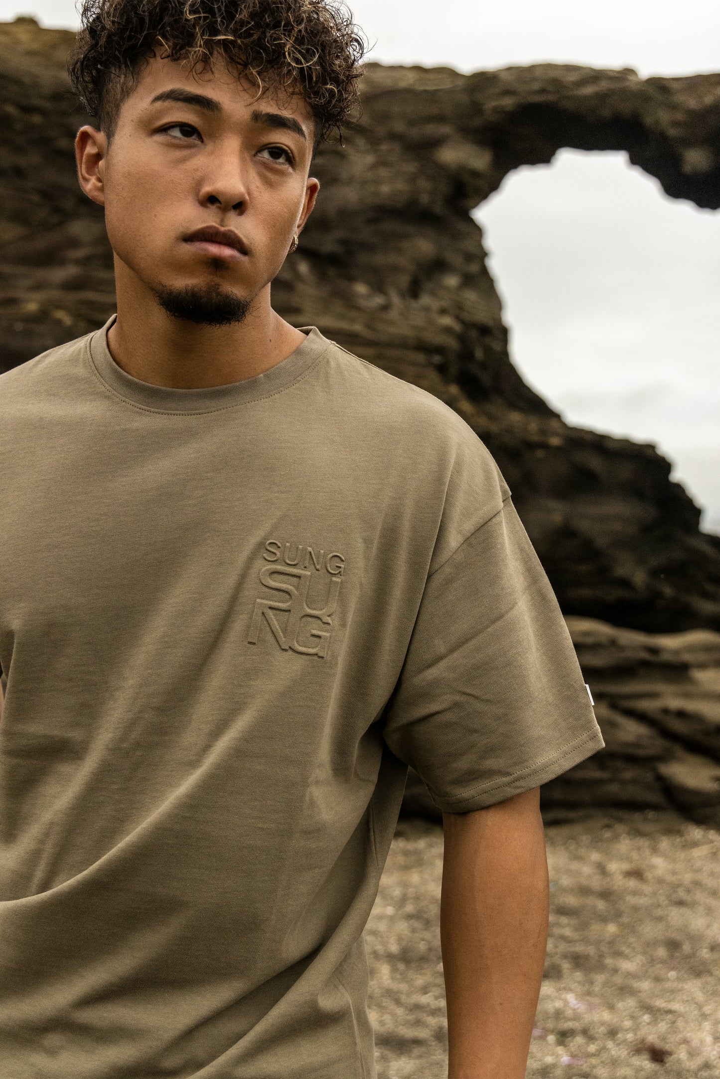 EMBOSS LOGO T-SHIRT