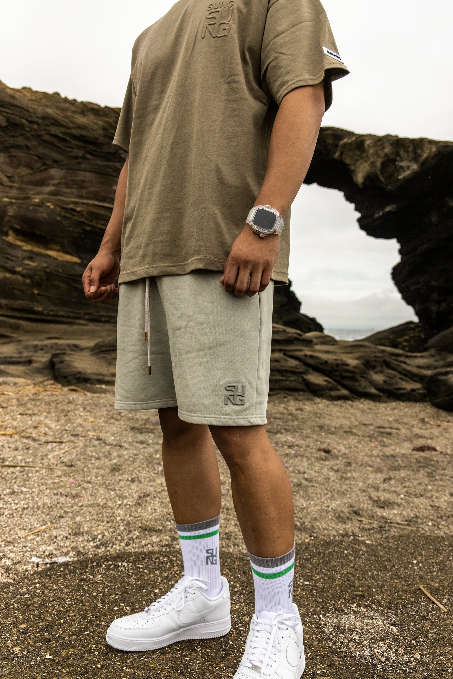 EMBOSS LOGO T-SHIRT