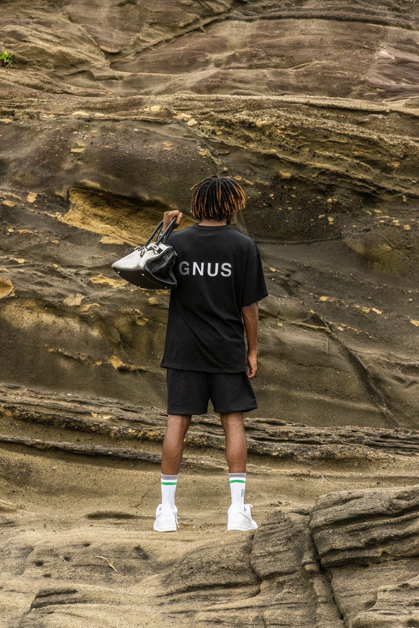 EMBOSS LOGO T-SHIRT