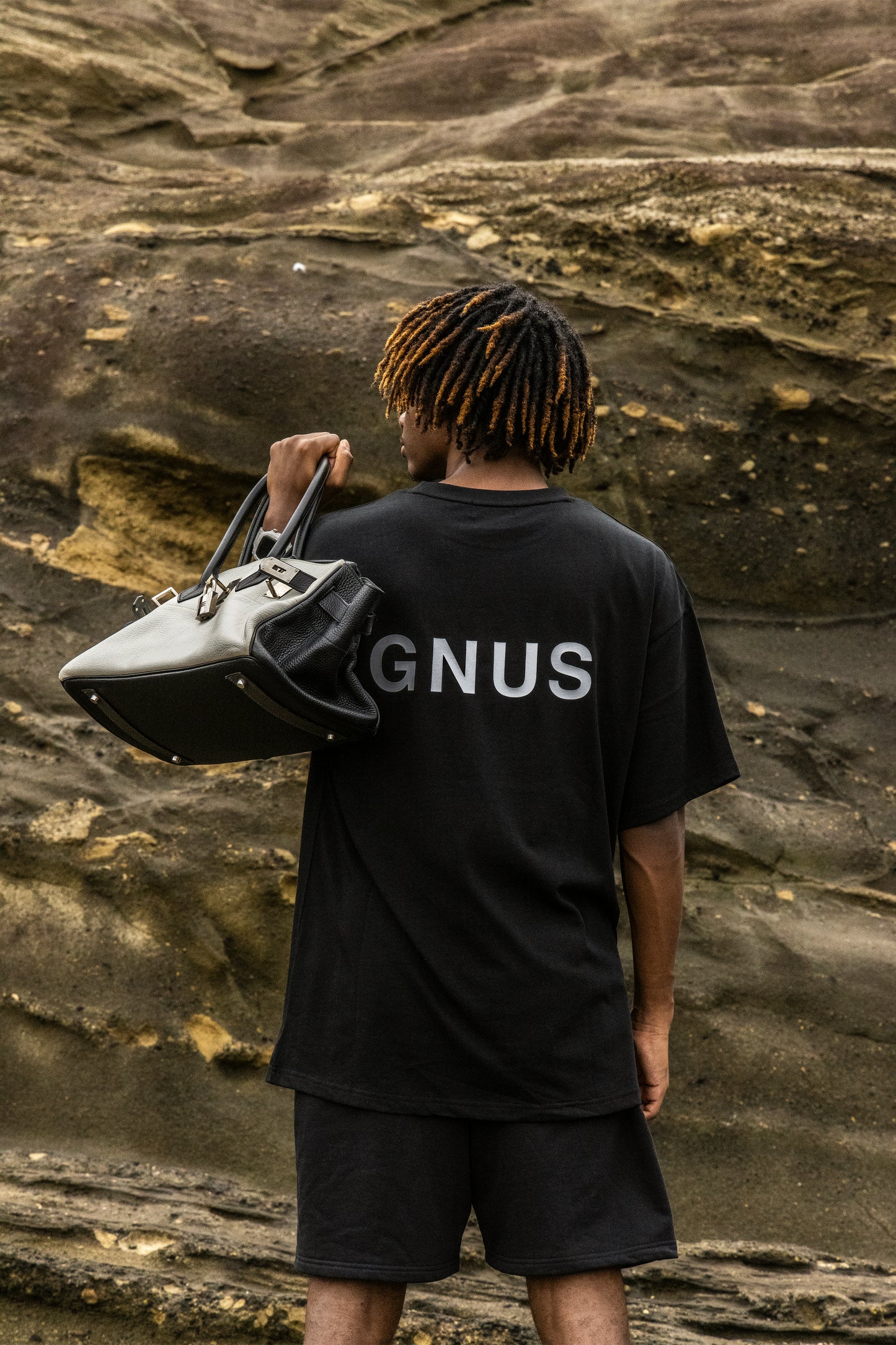 EMBOSS LOGO T-SHIRT
